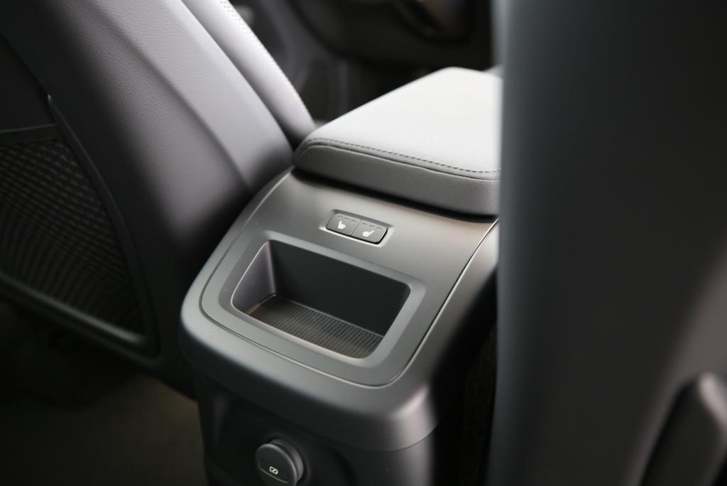 VOLVO XC60 2.0 T6 TE Black Edition eAWD-image-8