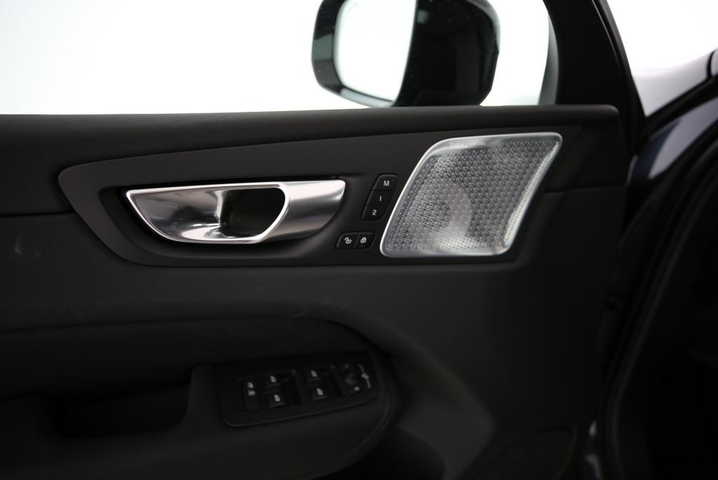 VOLVO XC60 2.0 T6 TE Black Edition eAWD-image-10