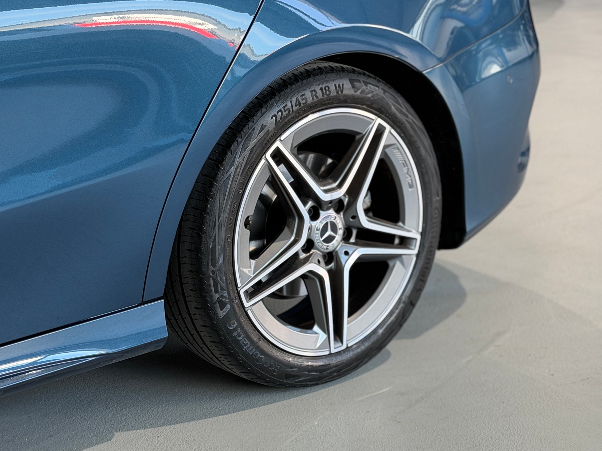 MERCEDES-BENZ A 220 AMG Line 7G-DCT 4Matic-image-15
