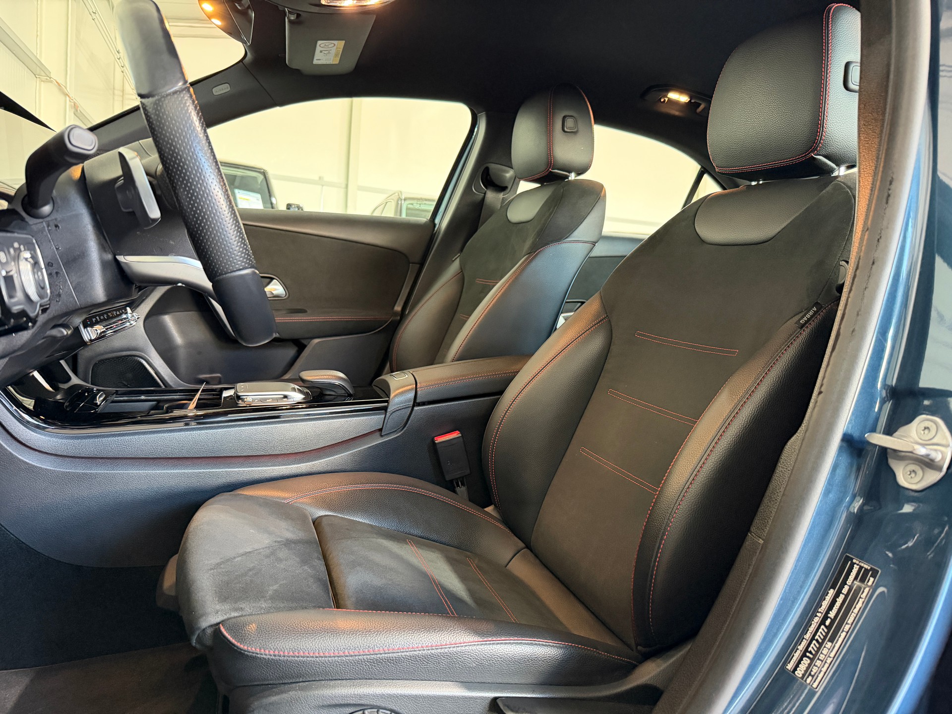 MERCEDES-BENZ A 220 AMG Line 7G-DCT 4Matic-image-14