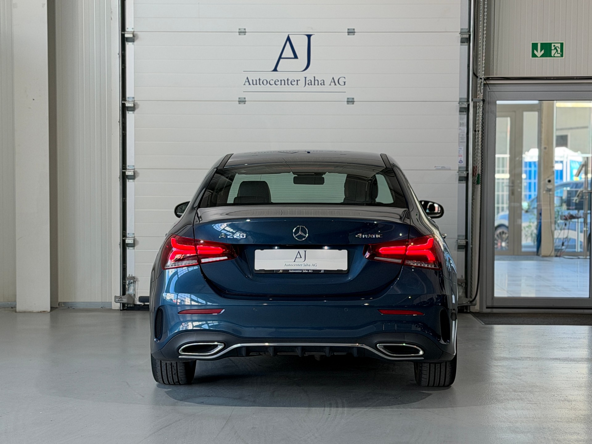 MERCEDES-BENZ A 220 AMG Line 7G-DCT 4Matic-image-16