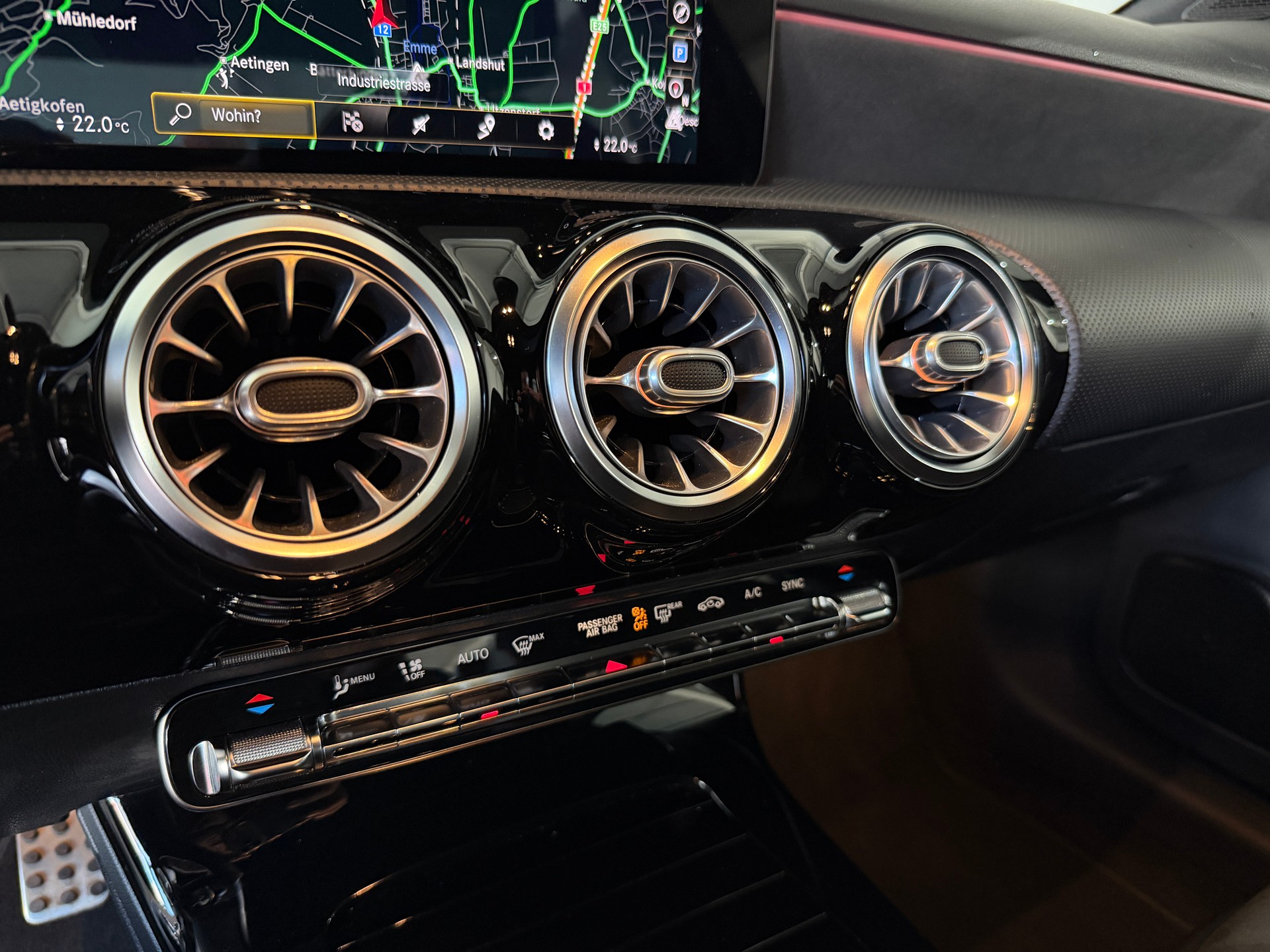 MERCEDES-BENZ A 220 AMG Line 7G-DCT 4Matic-image-9