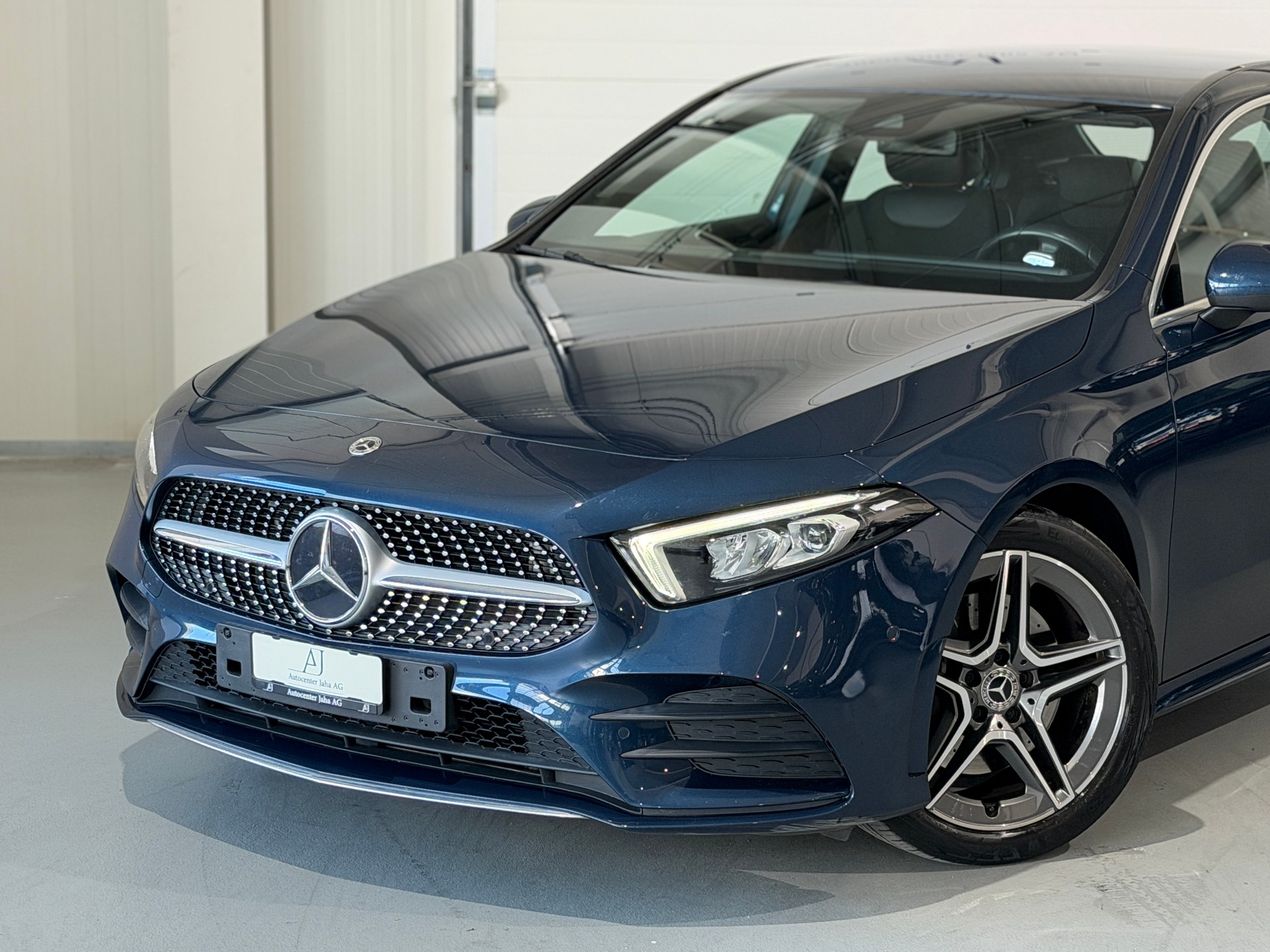 MERCEDES-BENZ A 220 AMG Line 7G-DCT 4Matic-showroom-element-1