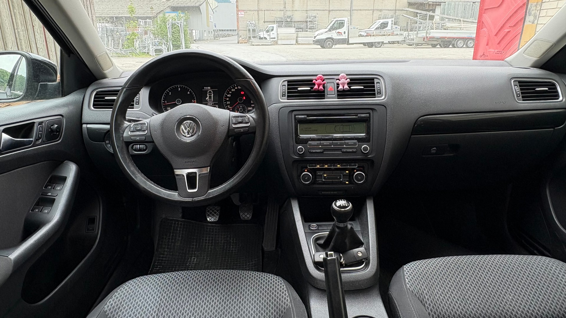 VW Jetta 2.0 TDI Highline-image-6