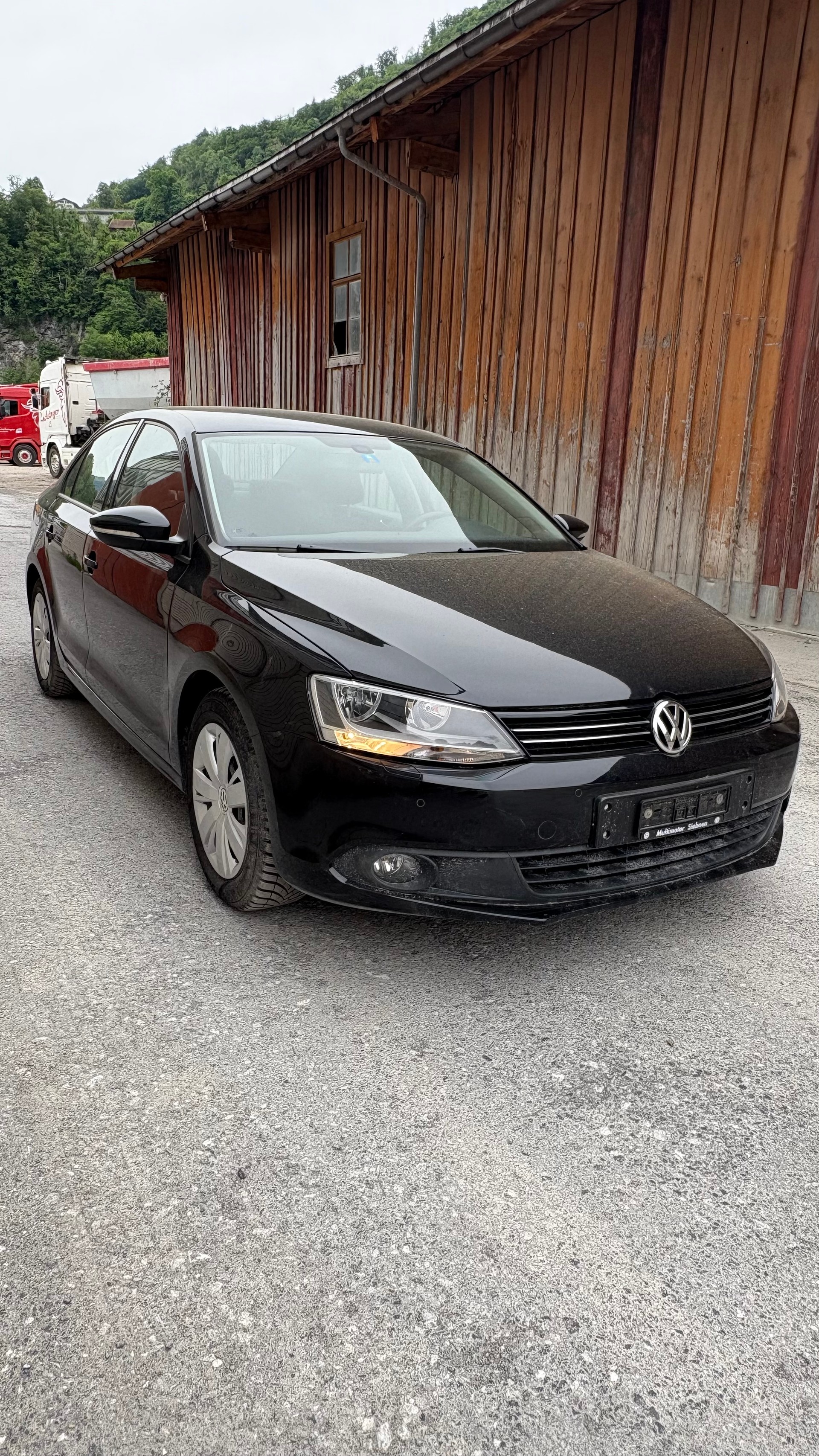 VW Jetta 2.0 TDI Highline-image-2