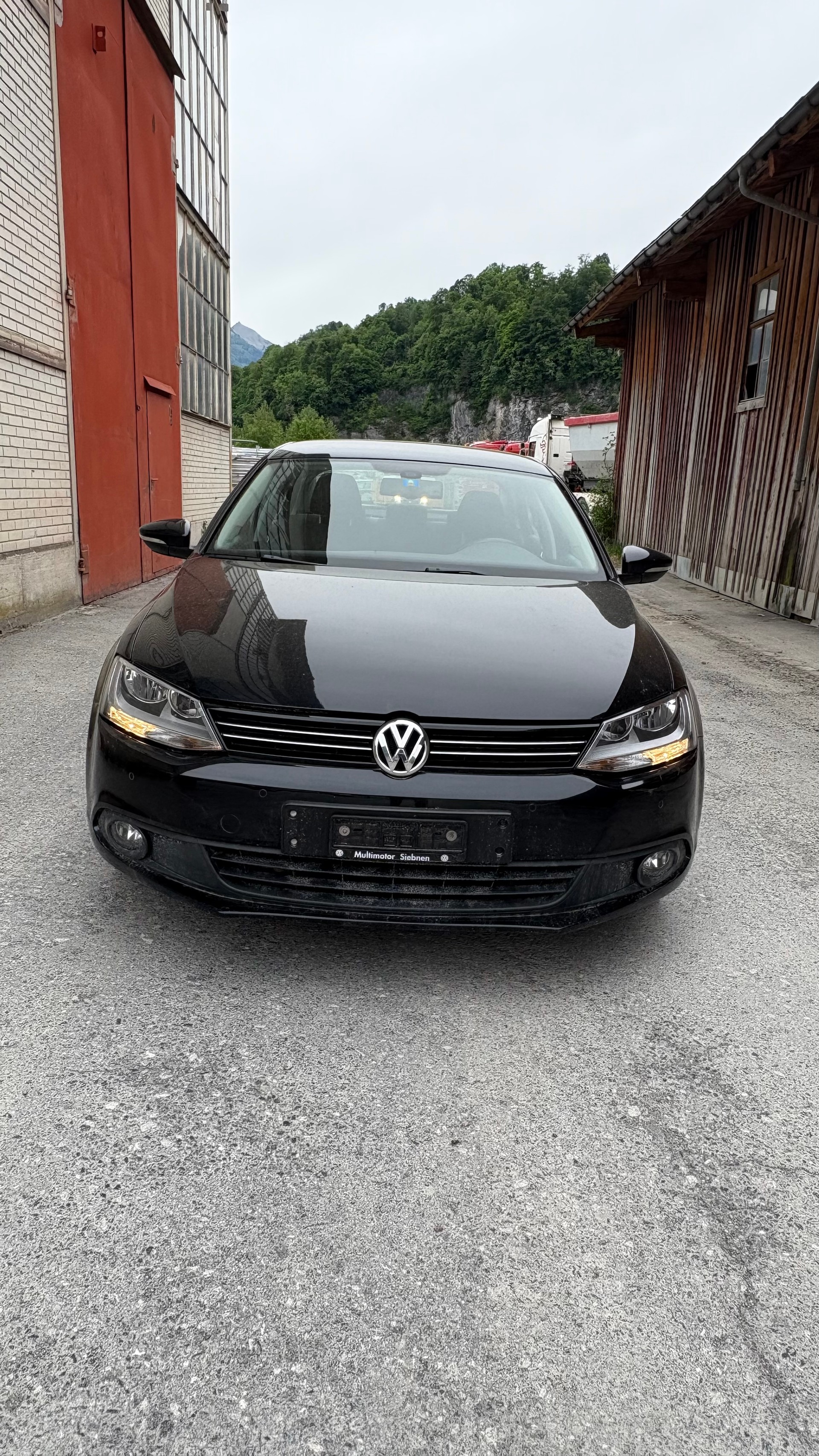 VW Jetta 2.0 TDI Highline-image-1