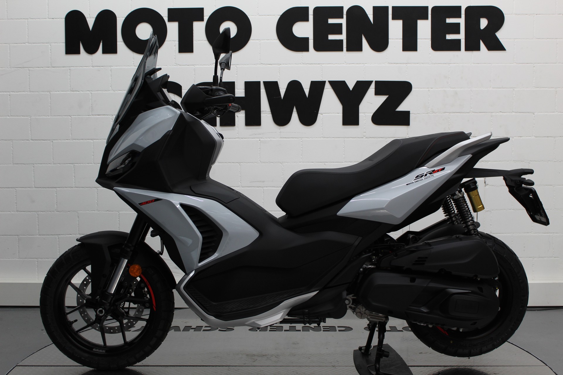 APRILIA SR GT 400-showroom-element-3