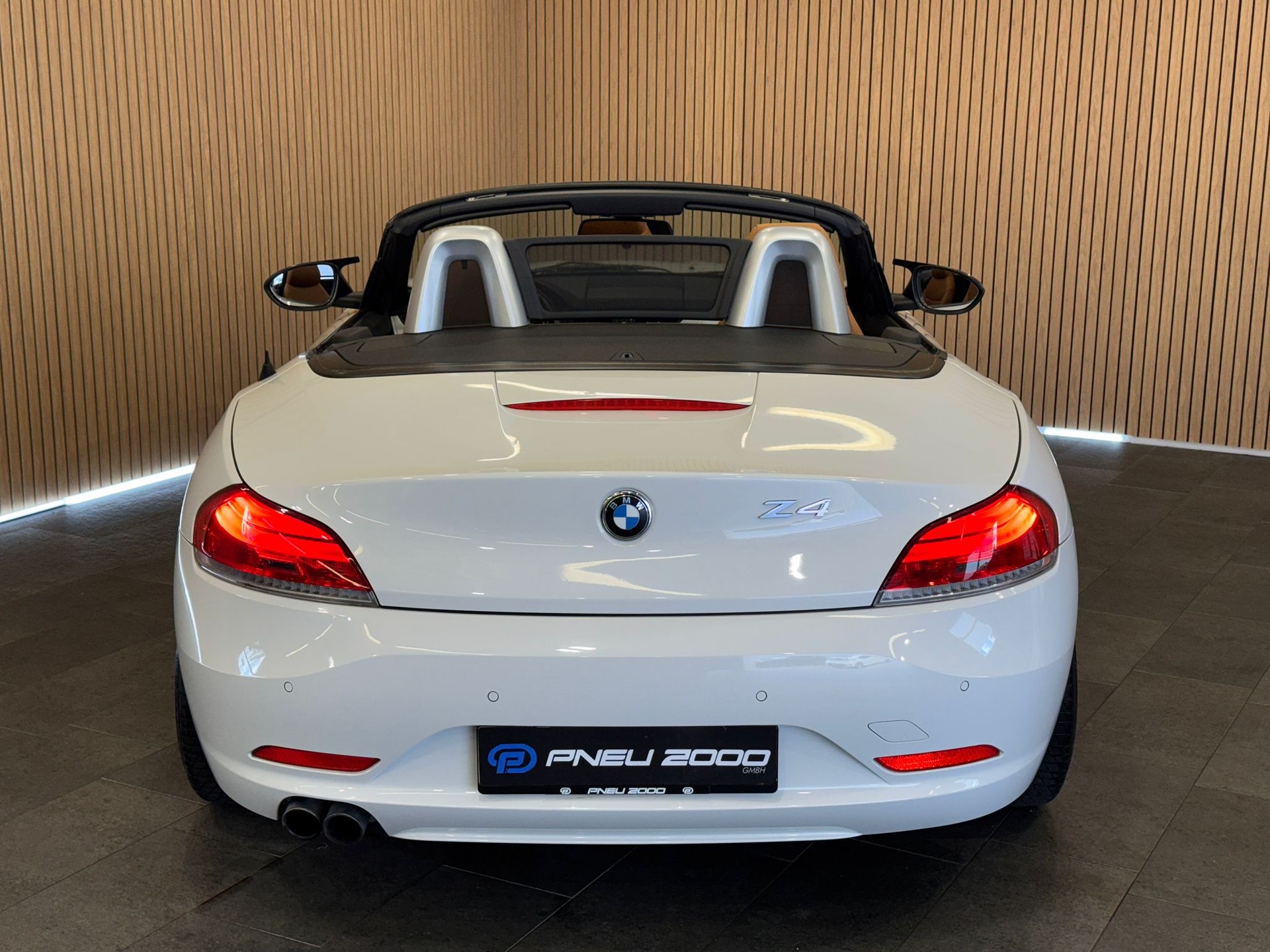 BMW Z4 sDrive23i-image-10