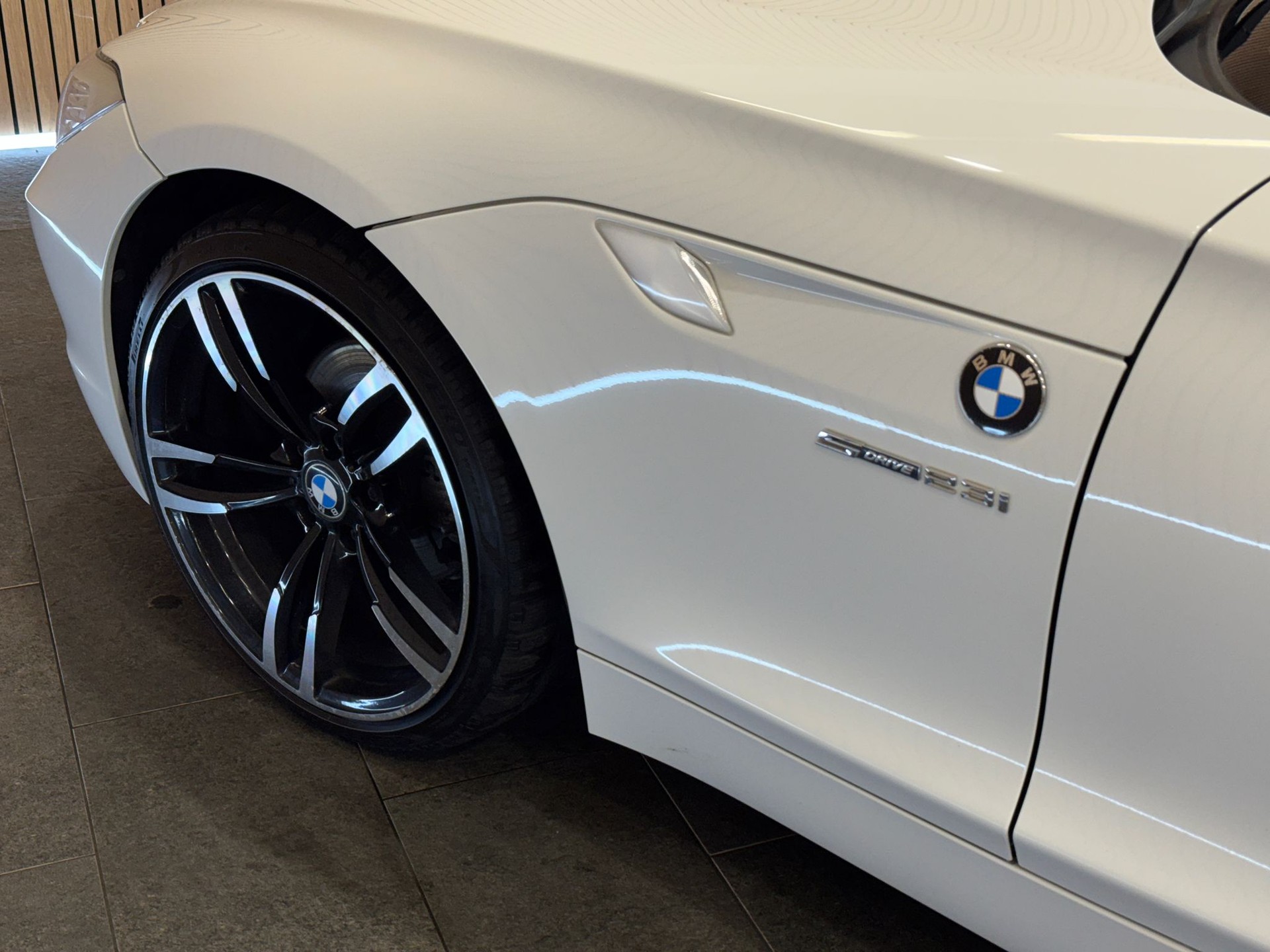 BMW Z4 sDrive23i-image-11