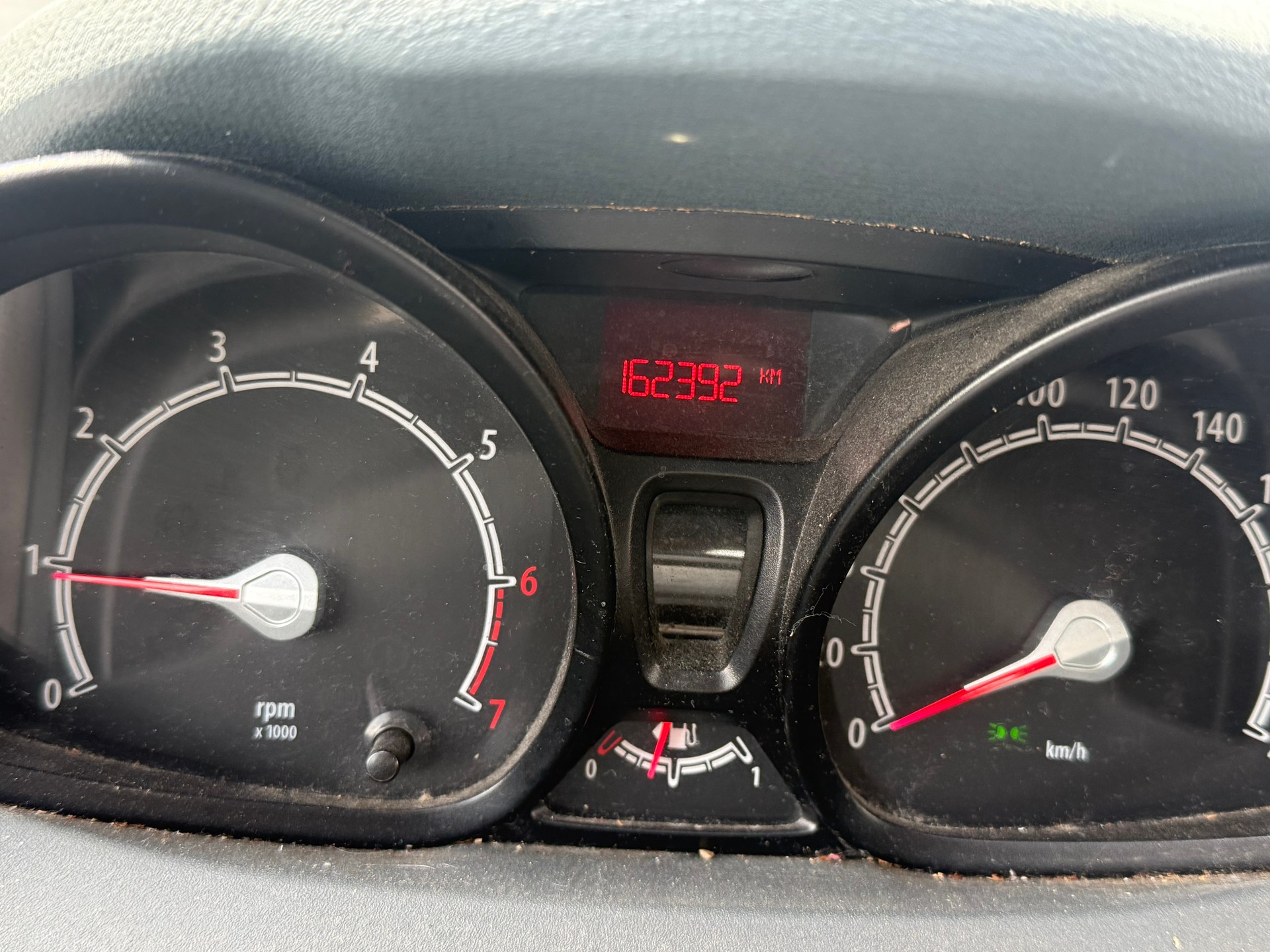 FORD Fiesta 1.4 16V Titanium-image-9