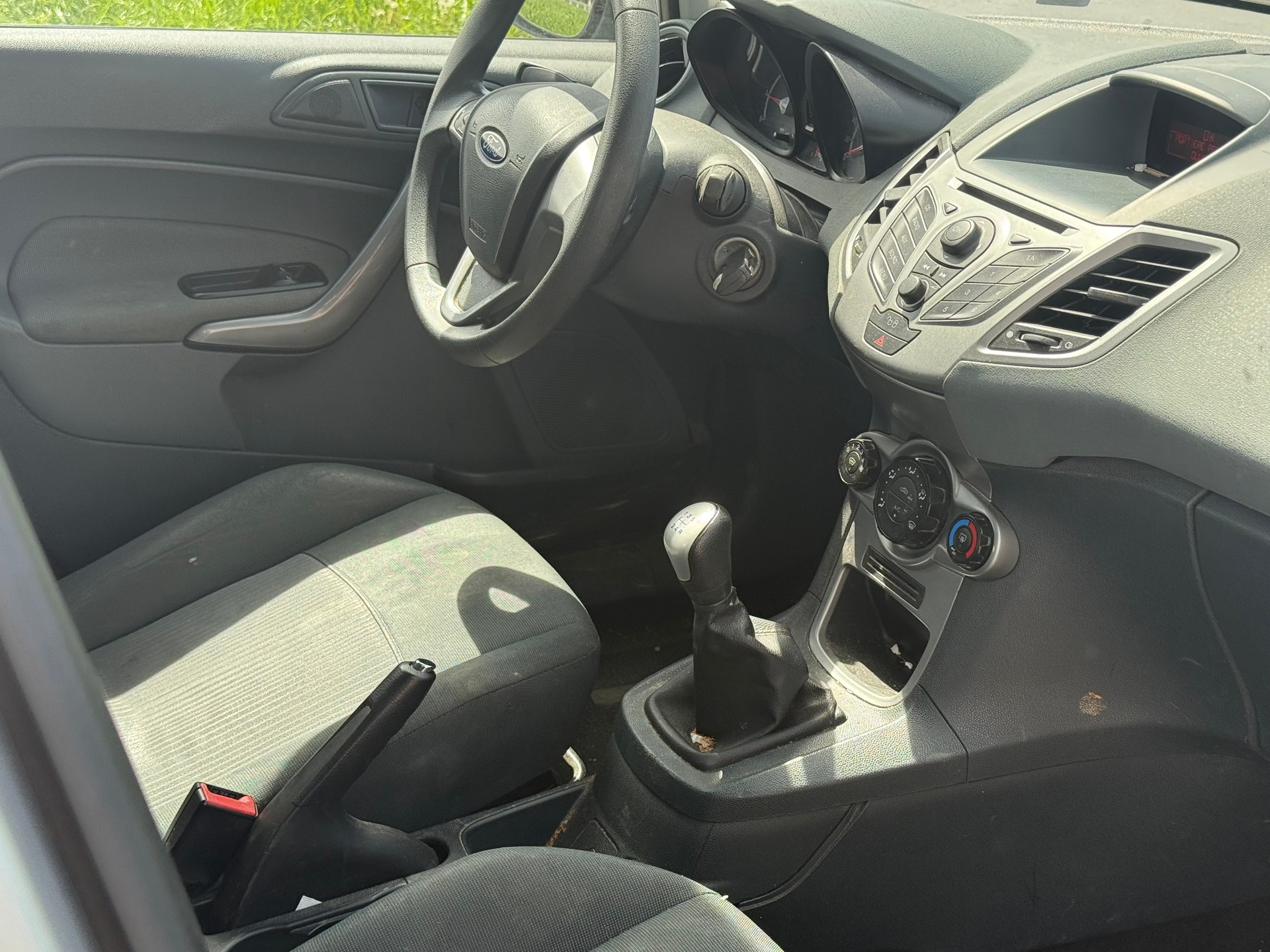 FORD Fiesta 1.4 16V Titanium-image-6