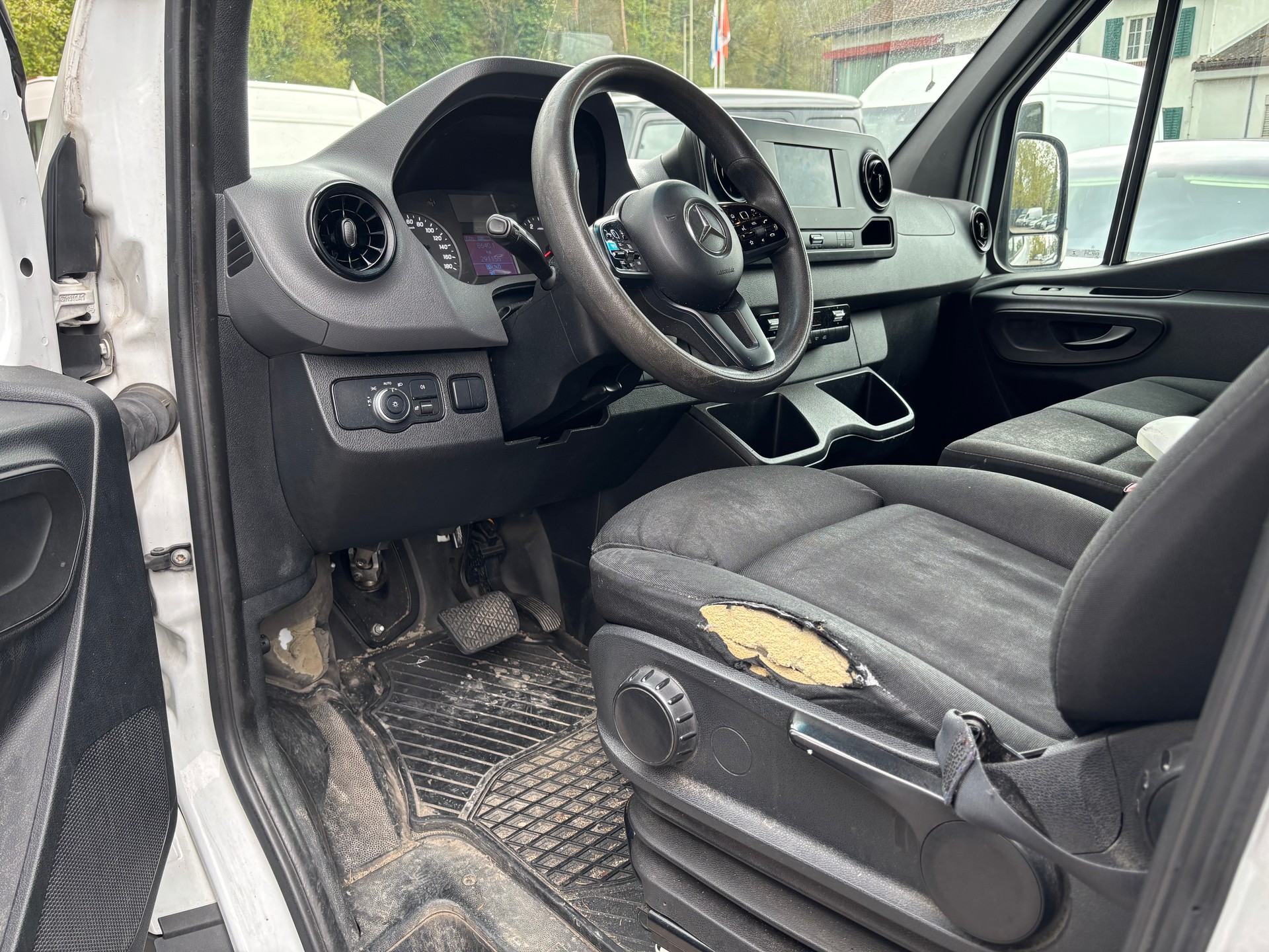 MERCEDES-BENZ Sprinter 314 CDI Standard 9G-TRONIC FWD-image-4