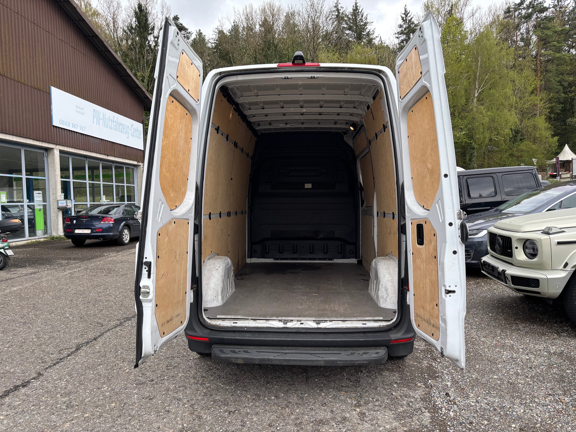 MERCEDES-BENZ Sprinter 314 CDI Standard 9G-TRONIC FWD-image-3