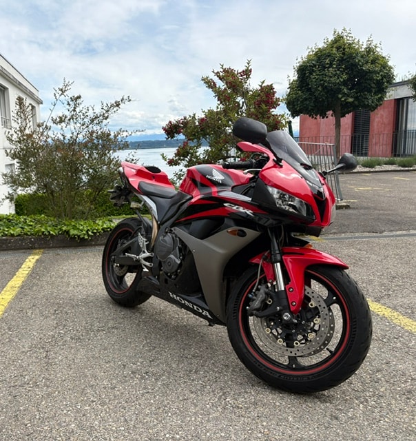 HONDA CBR 600 RR-image-0