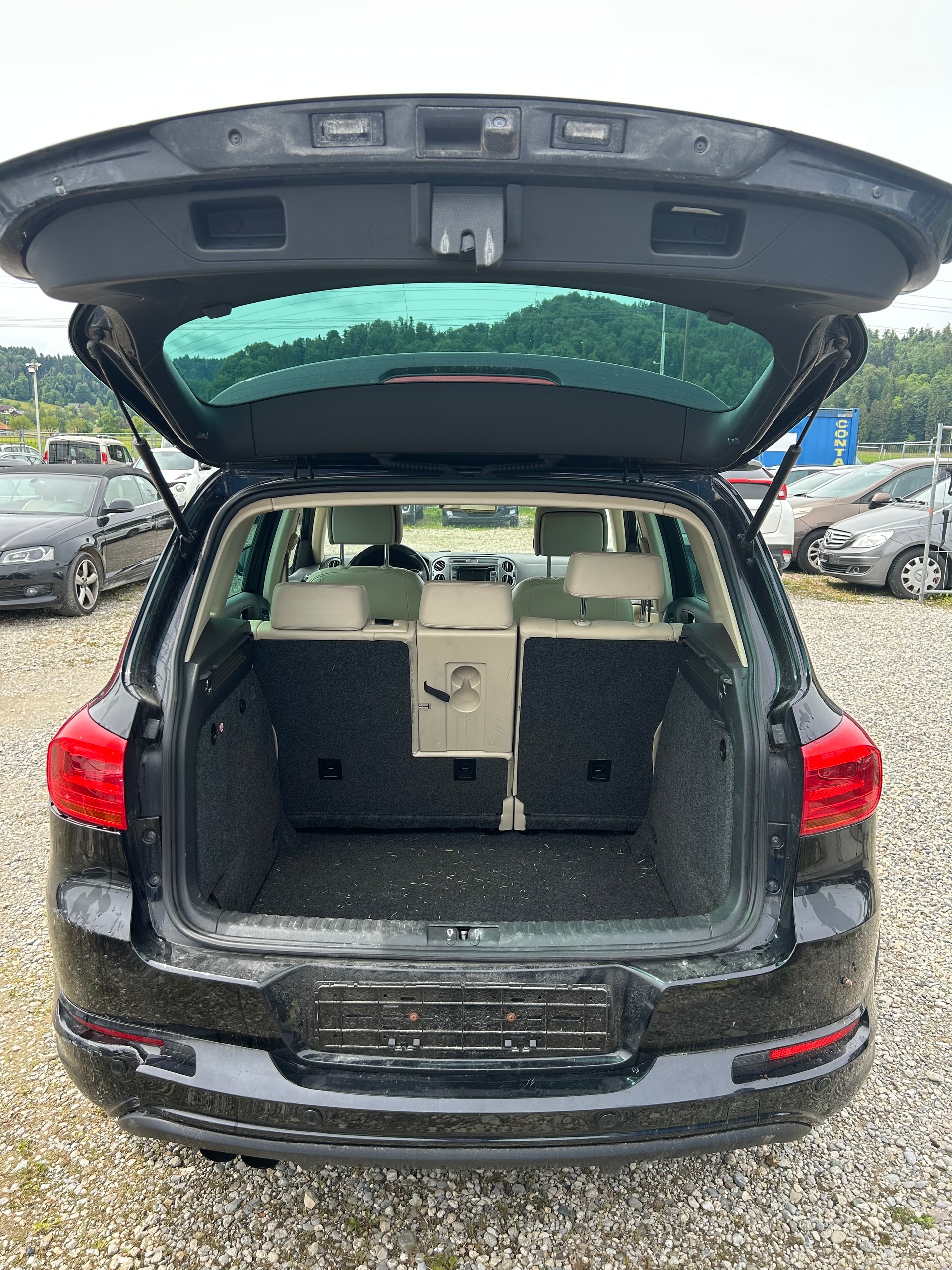 VW Tiguan 2.0 TSI R-Line Design 4Motion-image-12