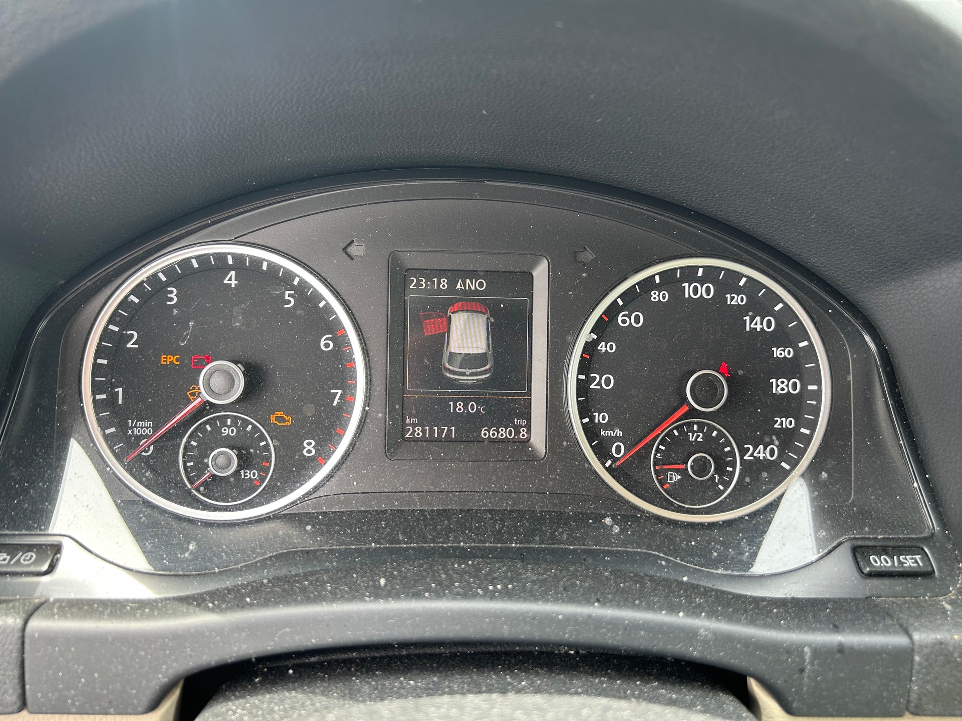 VW Tiguan 2.0 TSI R-Line Design 4Motion-image-8
