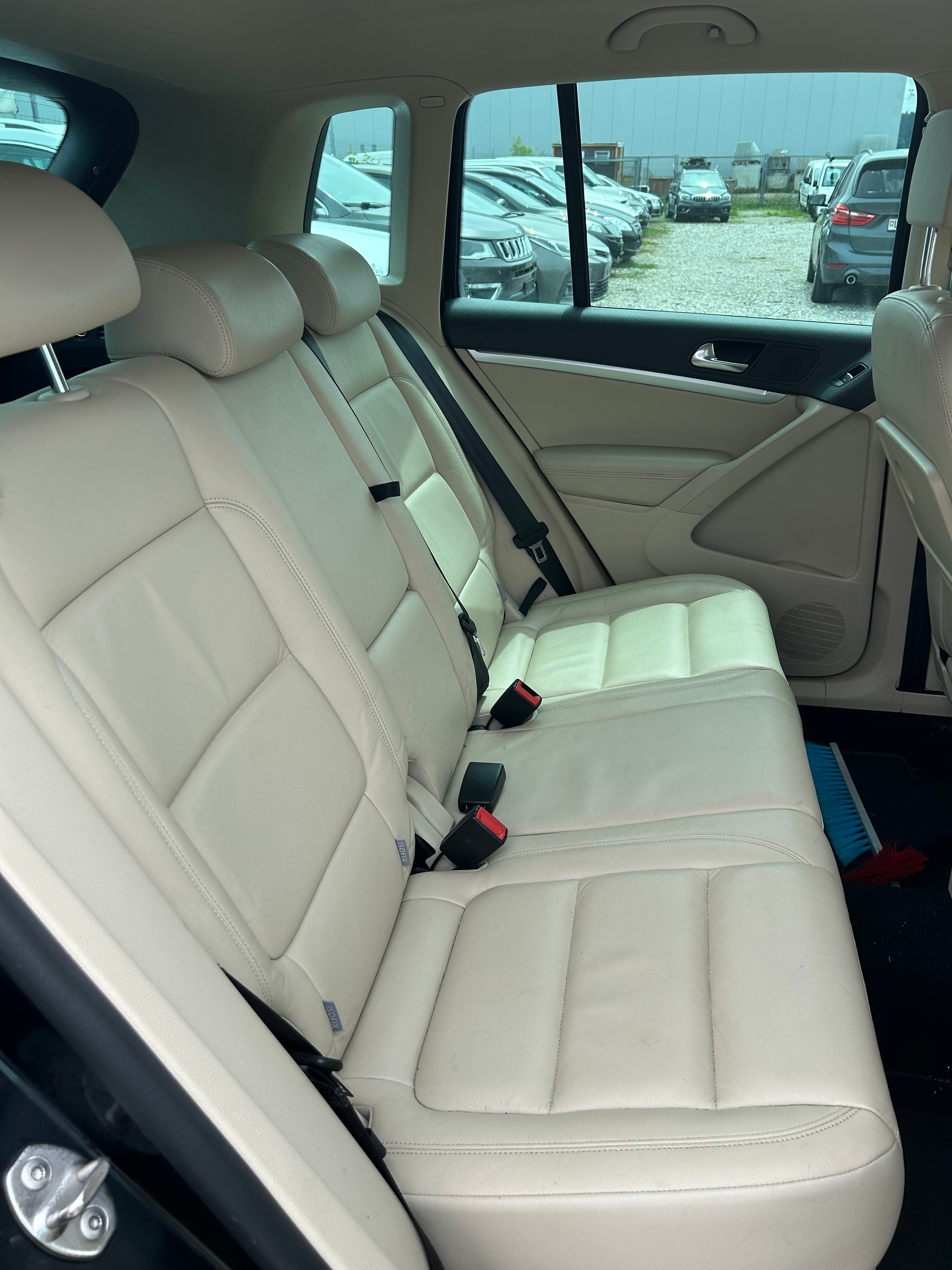 VW Tiguan 2.0 TSI R-Line Design 4Motion-image-11