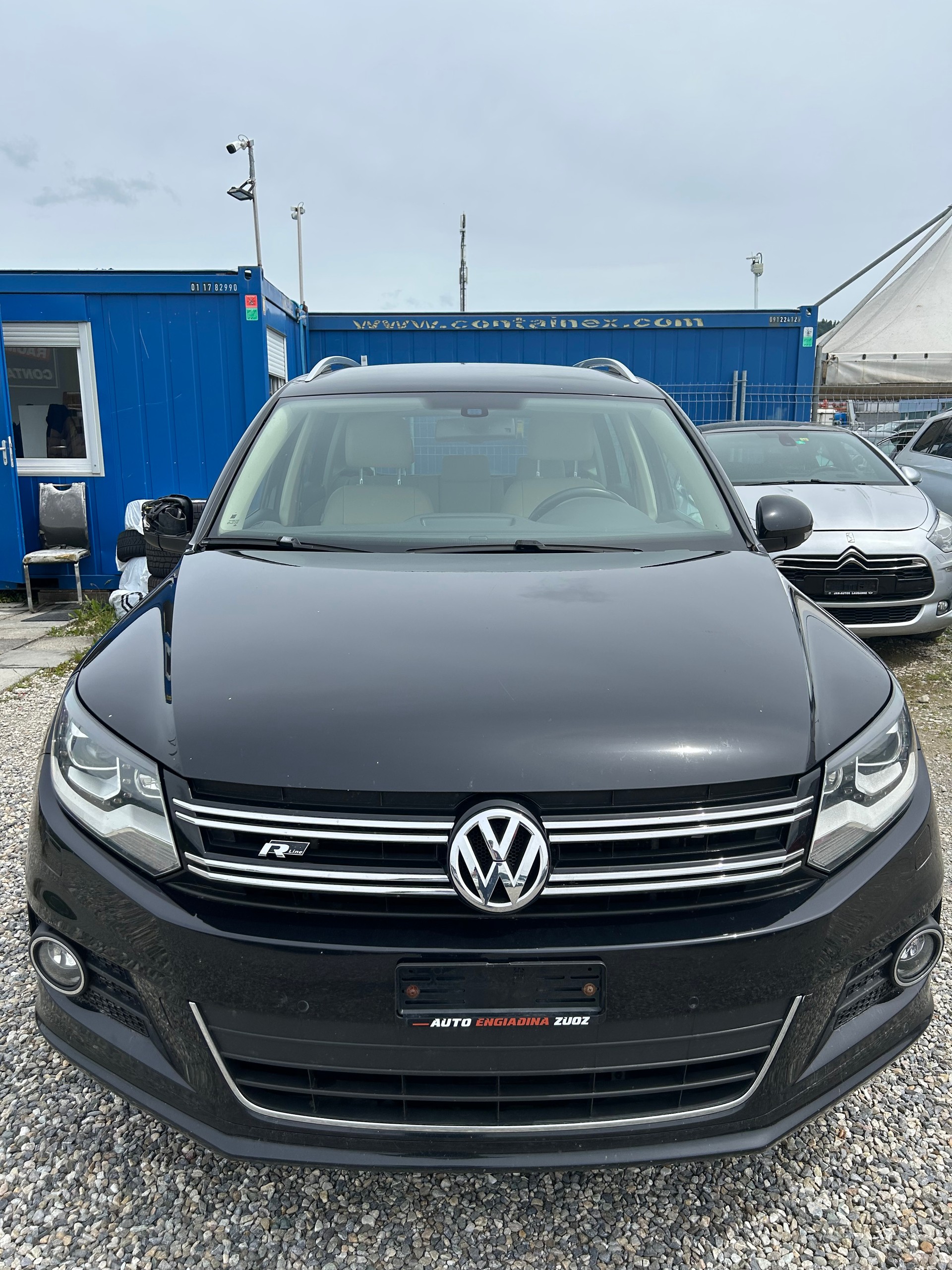 VW Tiguan 2.0 TSI R-Line Design 4Motion-image-1