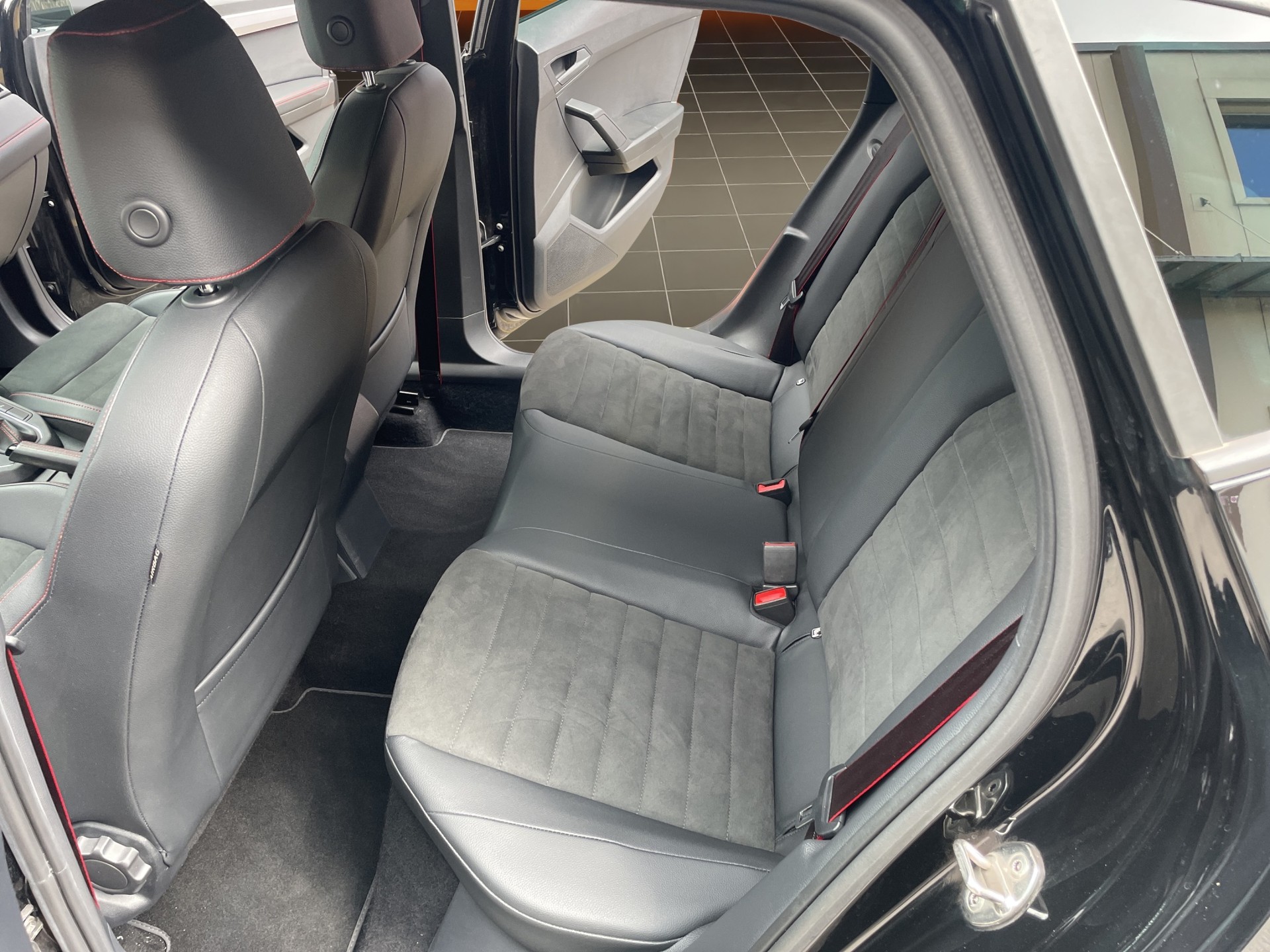 SEAT Ibiza 1.0 EcoTSI Hola FR DSG-image-13