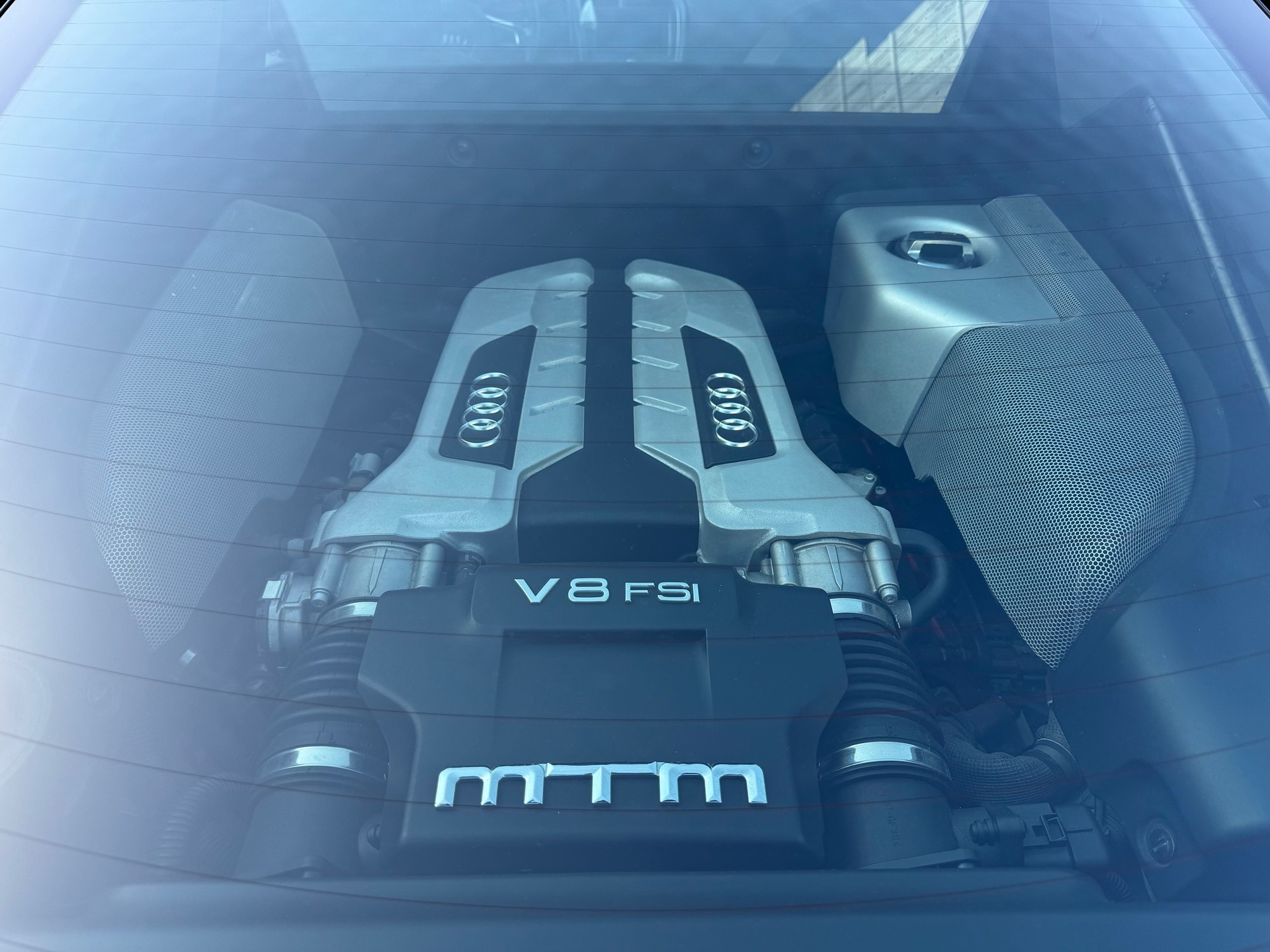 AUDI R8 Coupé 4.2-image-18