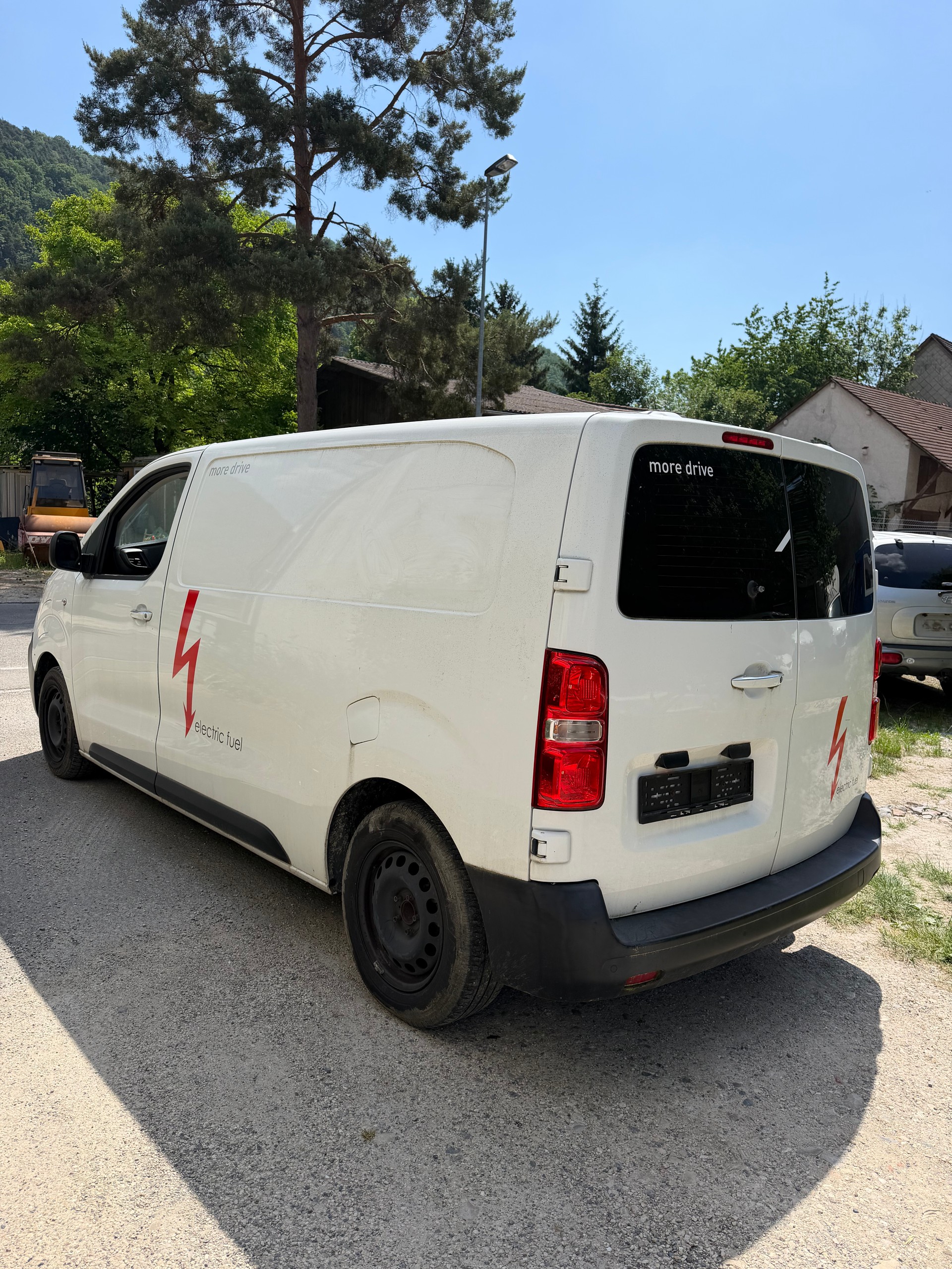 PEUGEOT Expert 75 KWh Premium Long-image-2