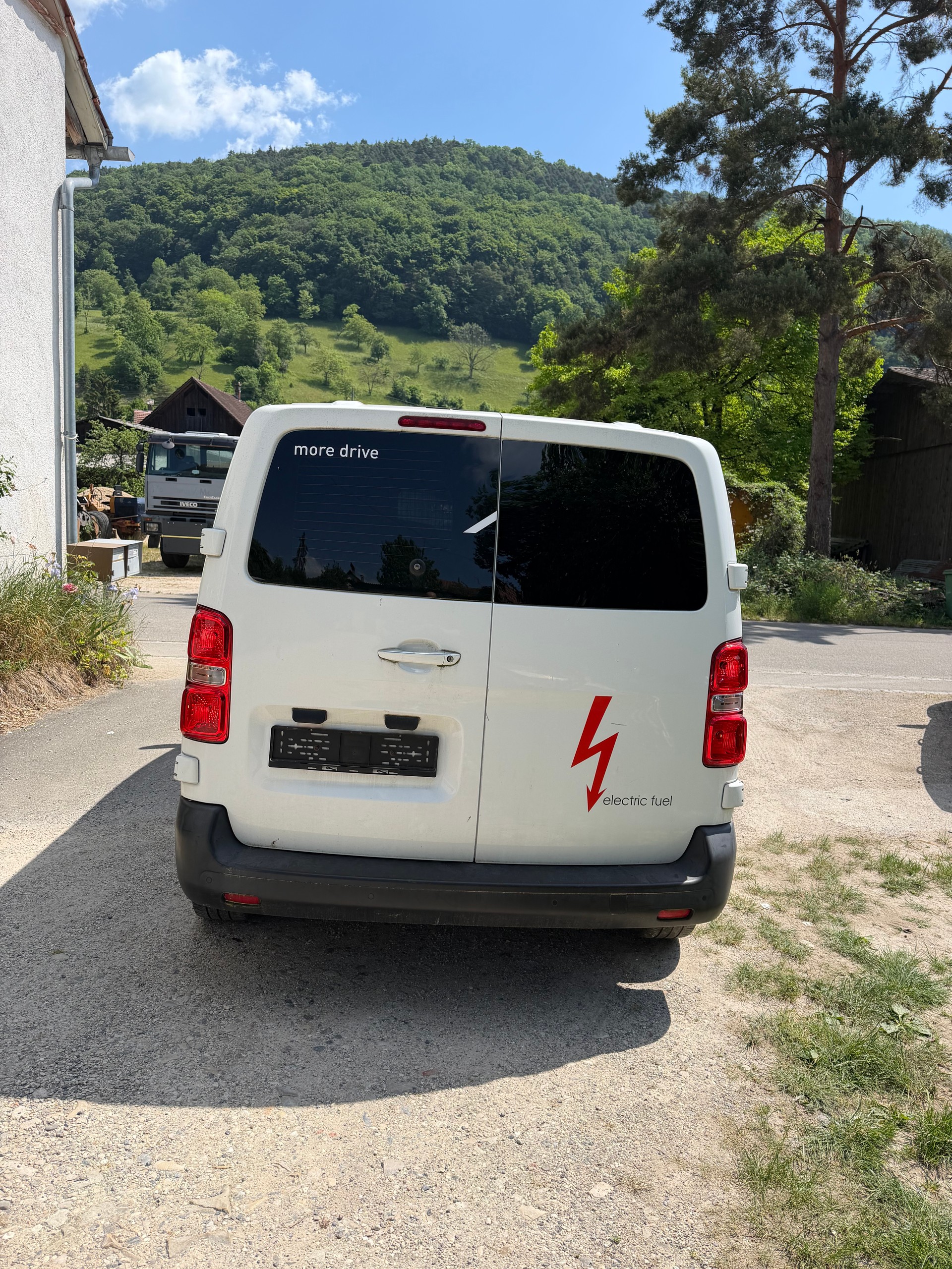 PEUGEOT Expert 75 KWh Premium Long-image-1