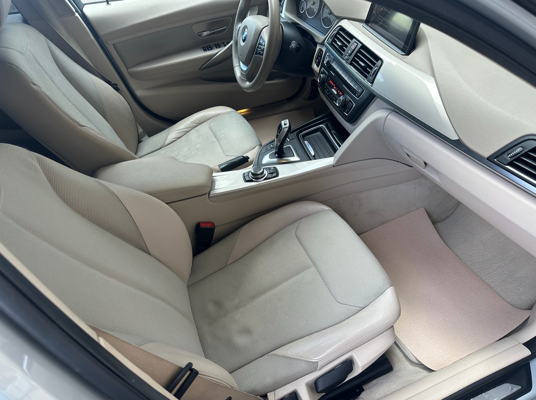 BMW 328i Luxury Line Steptronic-image-12