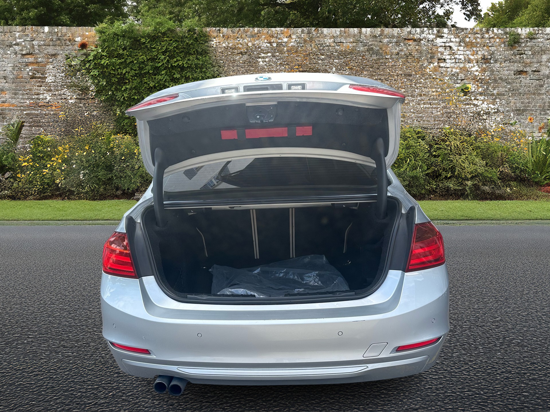 BMW 328i Luxury Line Steptronic-image-15