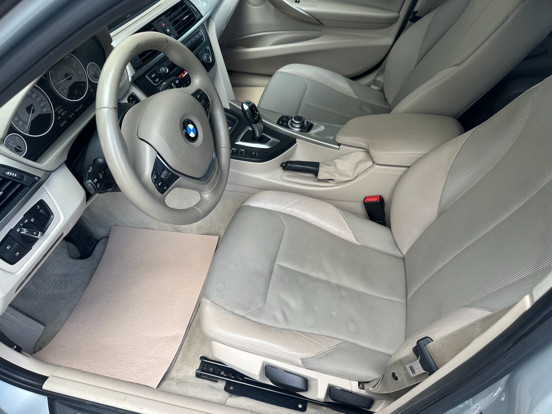 BMW 328i Luxury Line Steptronic-image-11