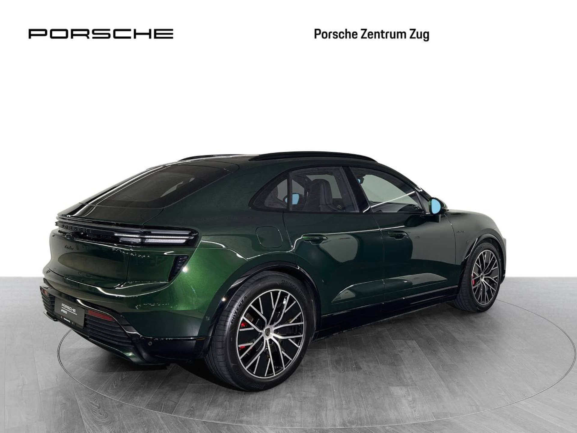 PORSCHE Macan Turbo-image-8