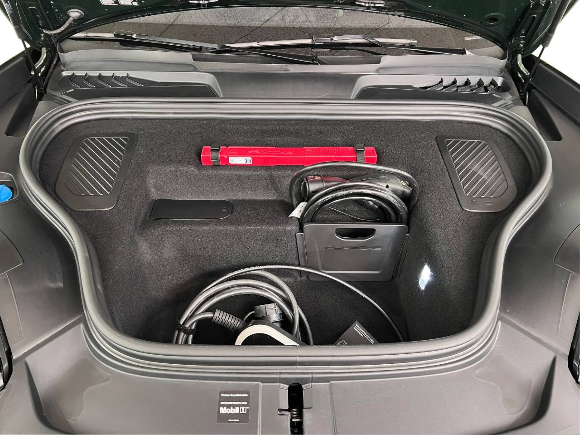 PORSCHE Macan Turbo-image-13