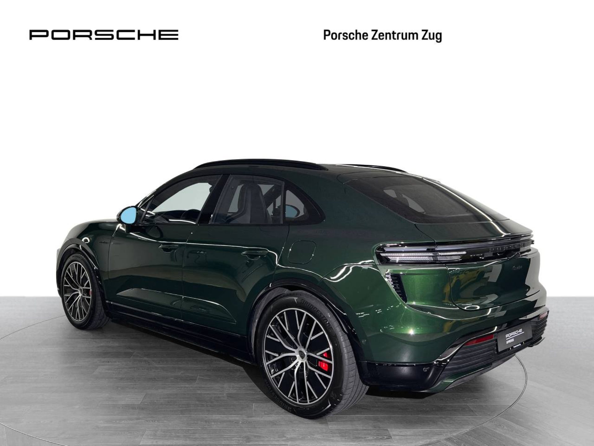 PORSCHE Macan Turbo-image-2