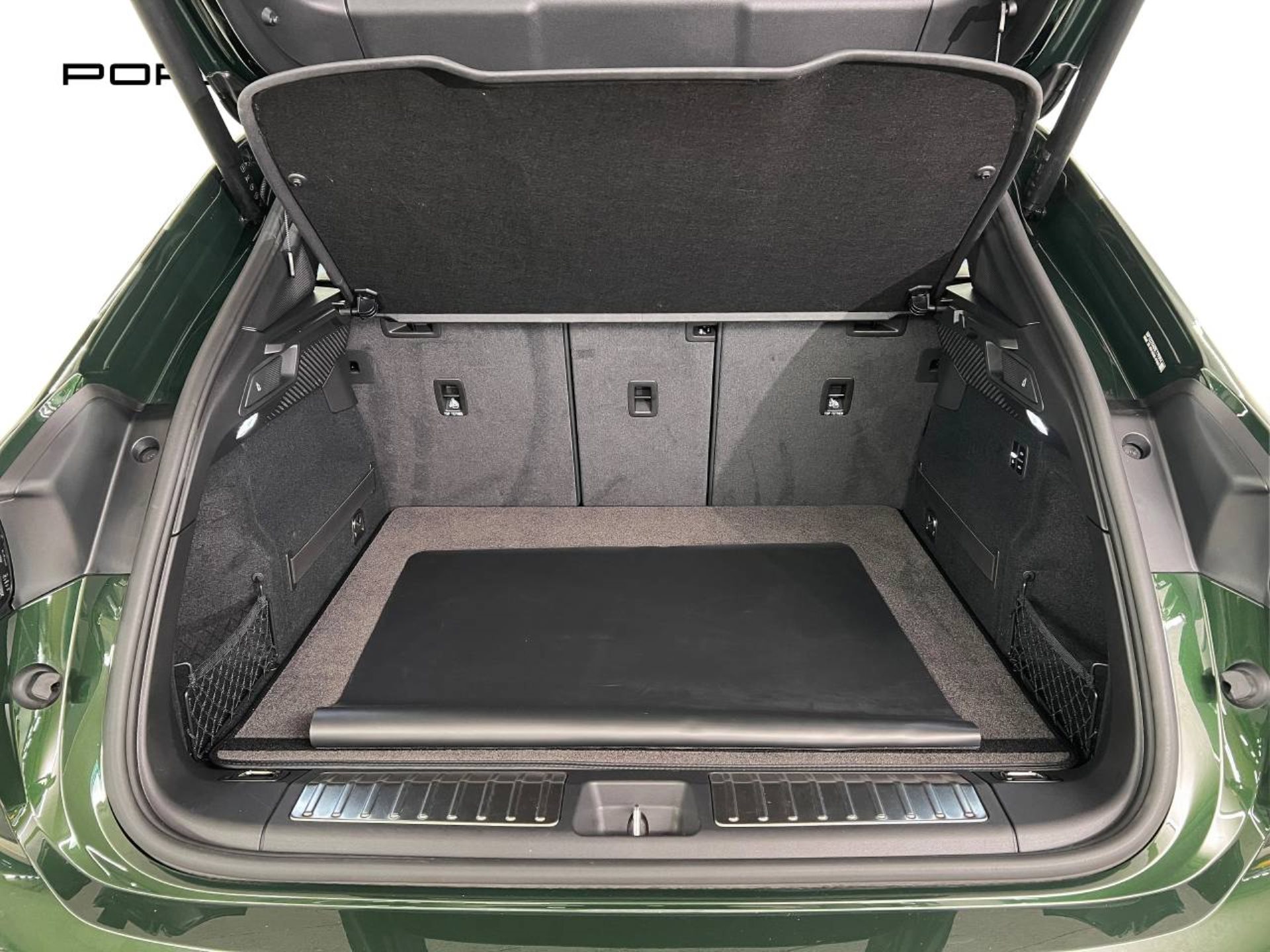 PORSCHE Macan Turbo-image-14