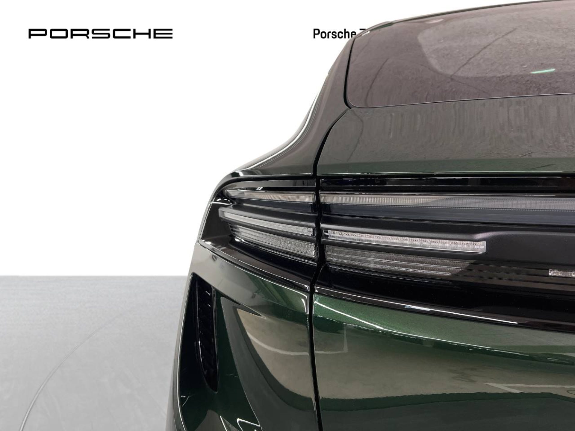 PORSCHE Macan Turbo-image-12