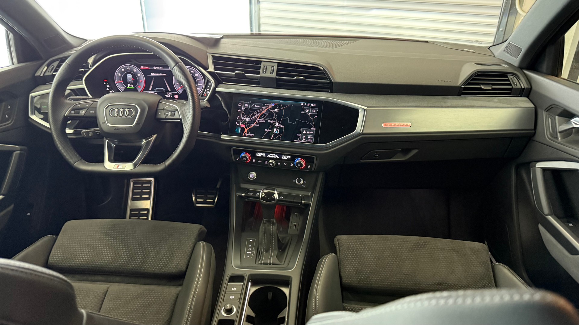 AUDI Q3 2.0 45 TFSI S line quattro S-Tronic-image-4