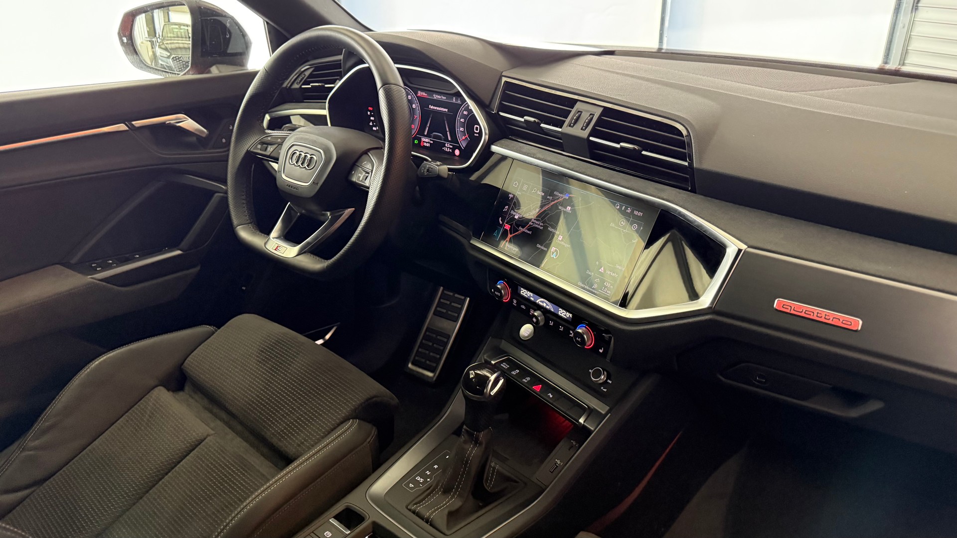 AUDI Q3 2.0 45 TFSI S line quattro S-Tronic-image-5