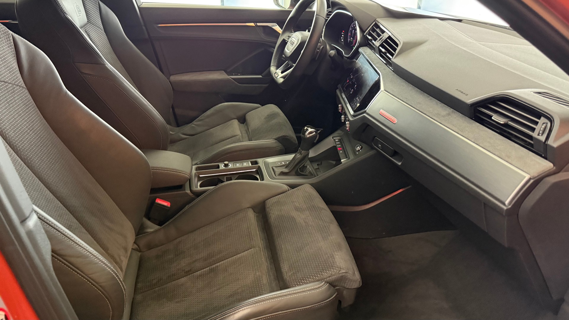 AUDI Q3 2.0 45 TFSI S line quattro S-Tronic-image-2