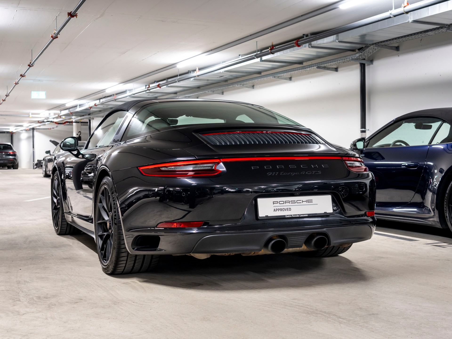 PORSCHE 911 Targa 4 GTS-image-2