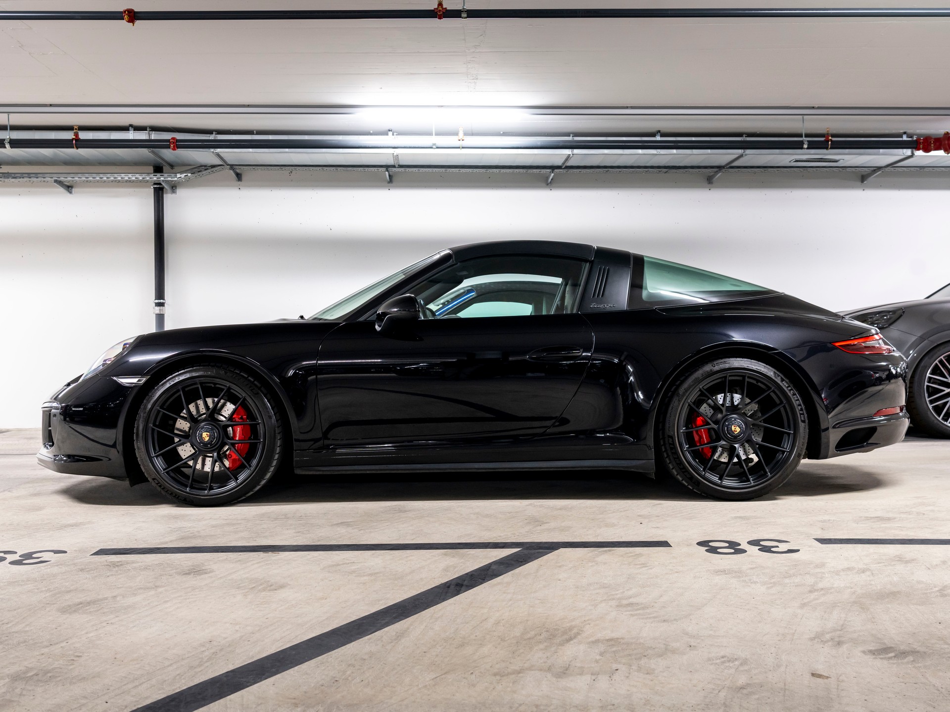 PORSCHE 911 Targa 4 GTS-image-1