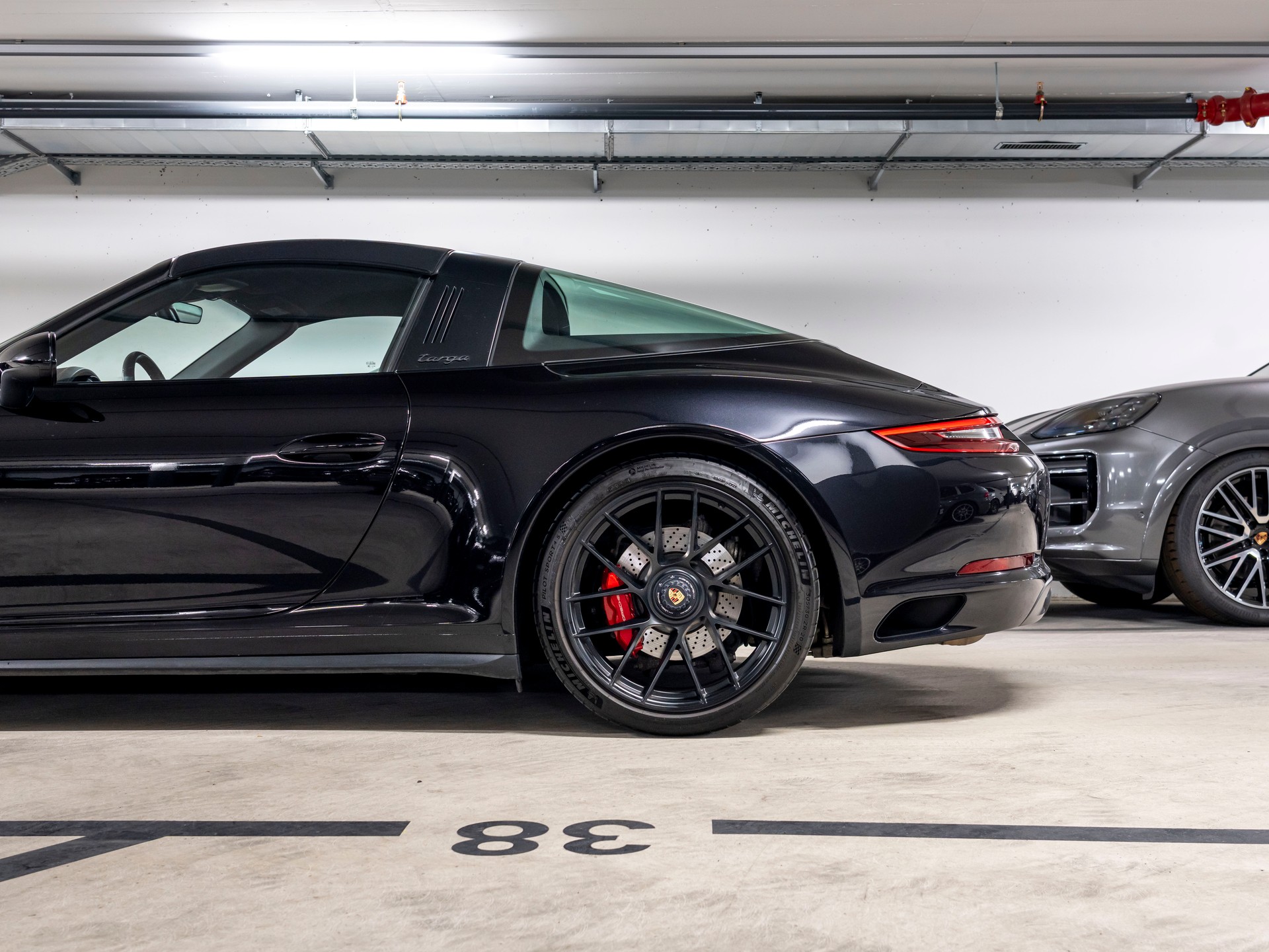 PORSCHE 911 Targa 4 GTS-image-4