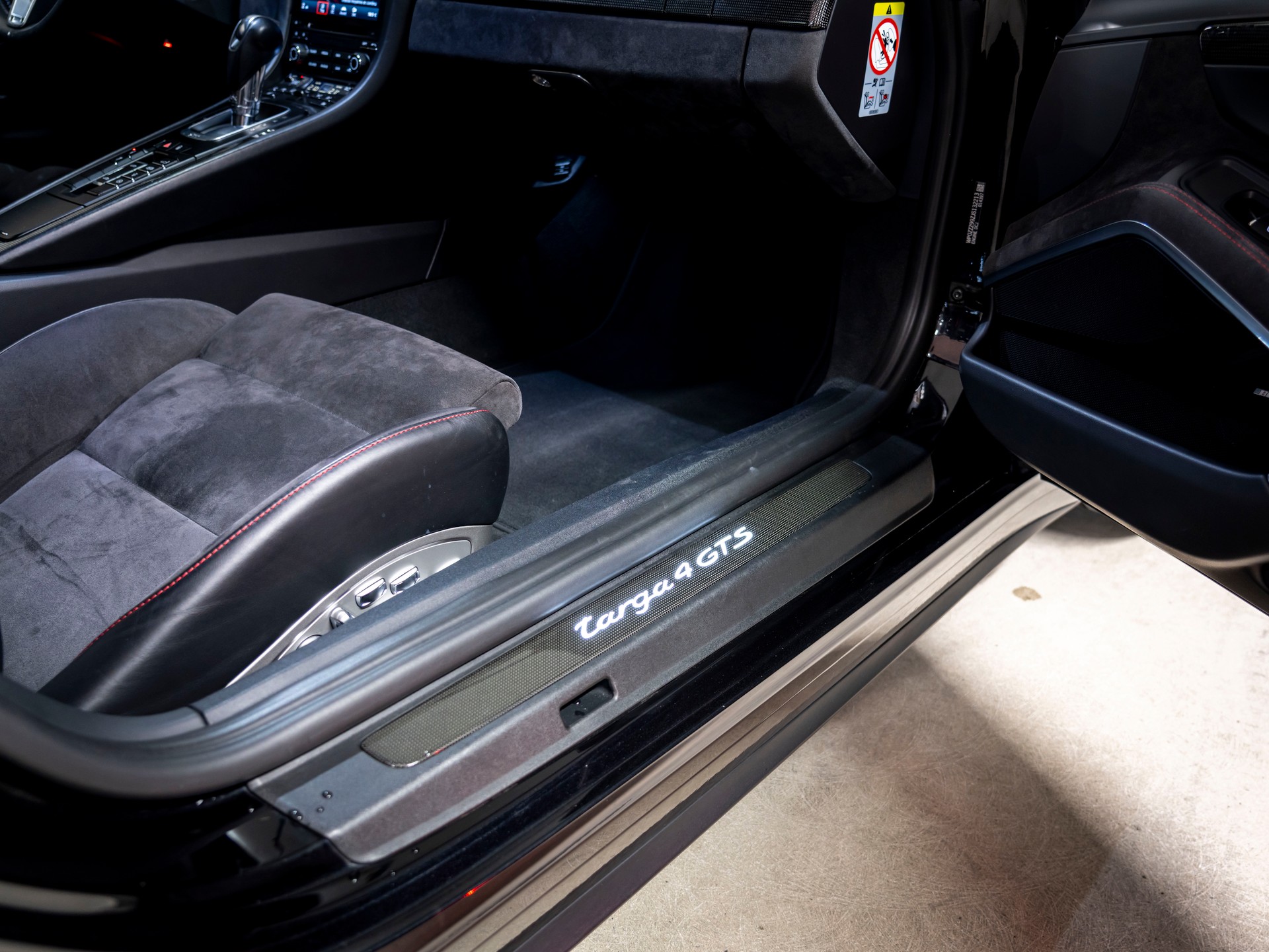 PORSCHE 911 Targa 4 GTS-image-23