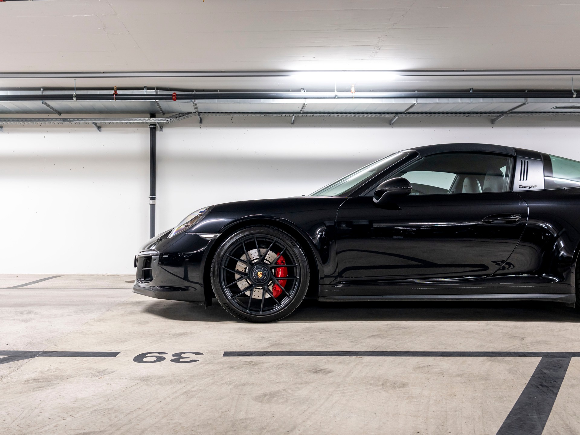 PORSCHE 911 Targa 4 GTS-image-3