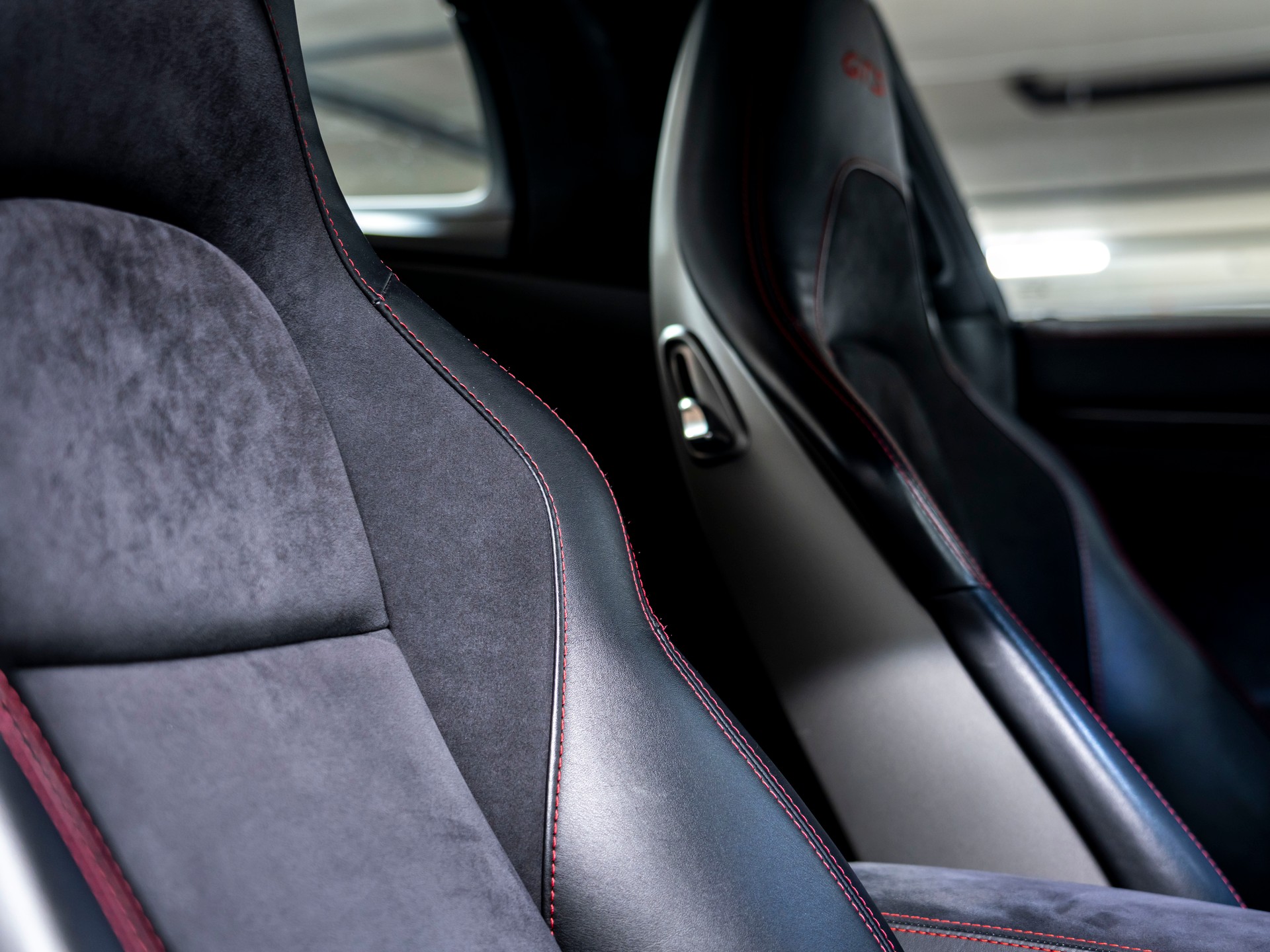 PORSCHE 911 Targa 4 GTS-image-22