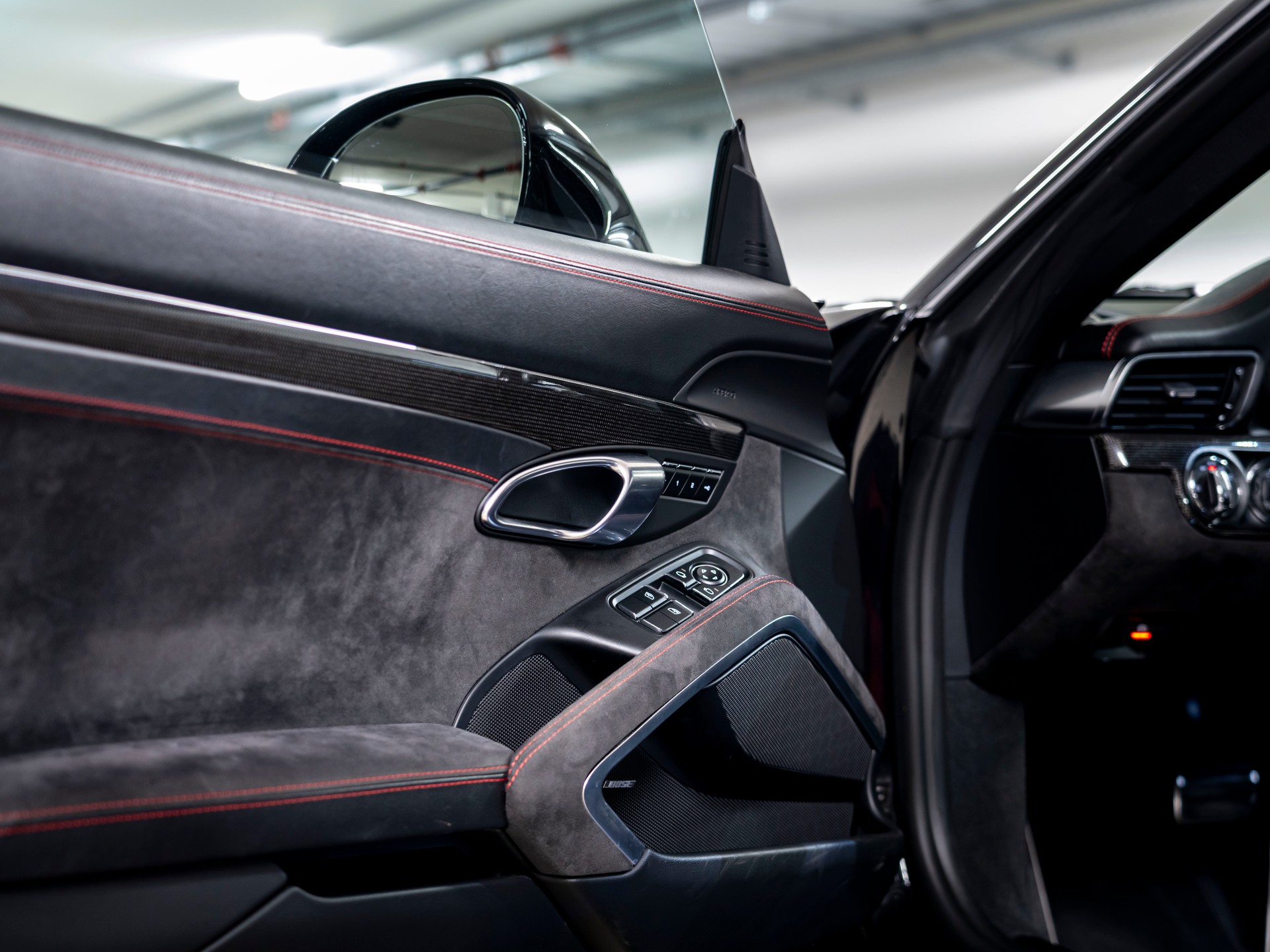PORSCHE 911 Targa 4 GTS-image-13