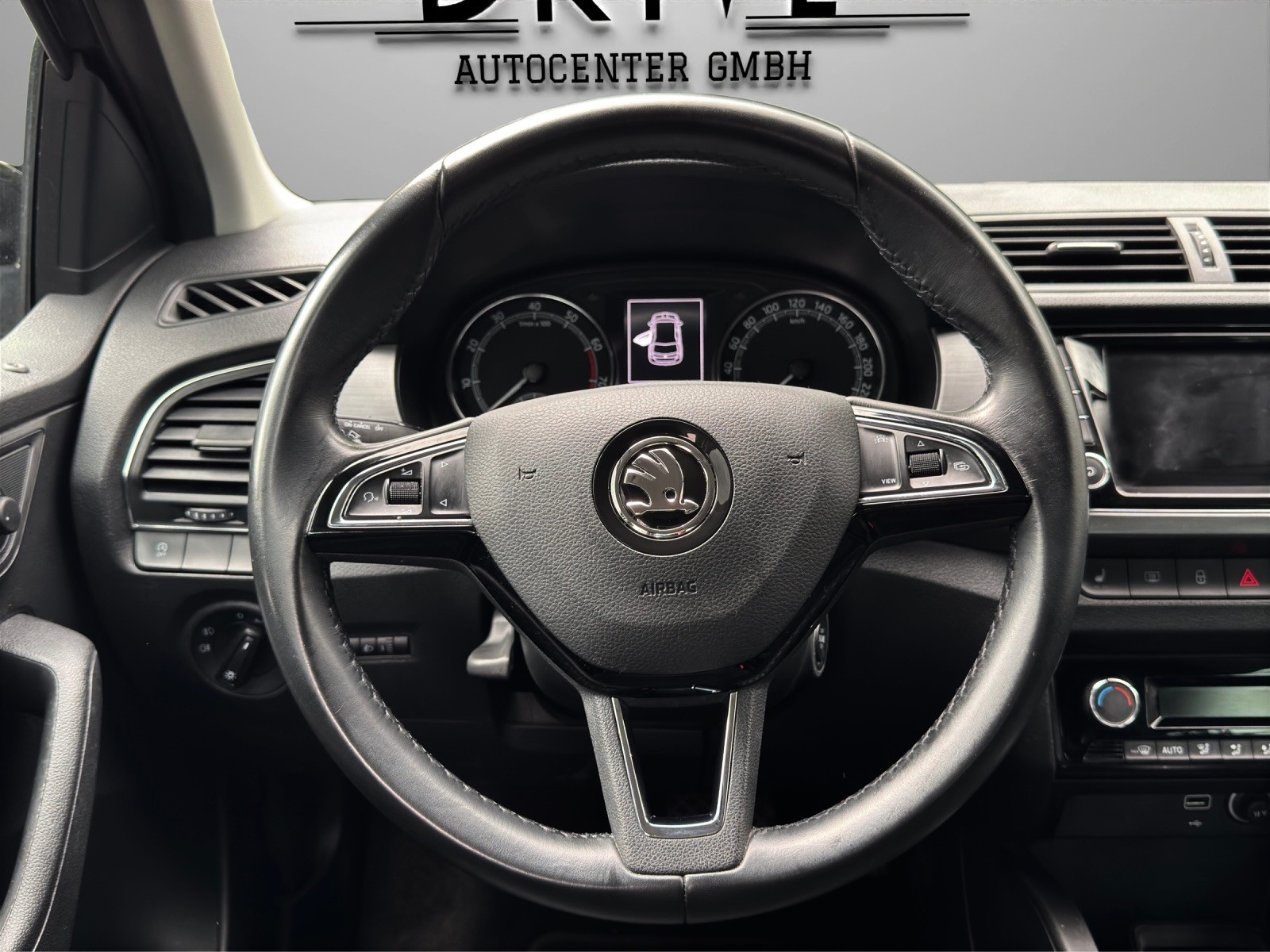 SKODA Fabia 1.0 TSI Ambition DSG-image-9