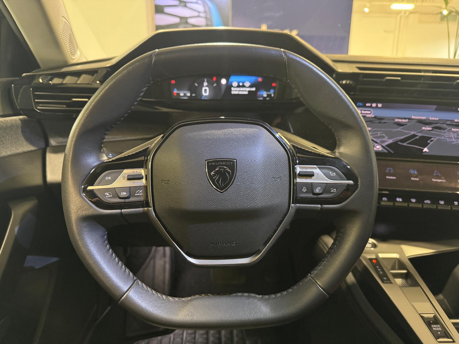 PEUGEOT 308 1.2 PureTech Allure Pack-image-12