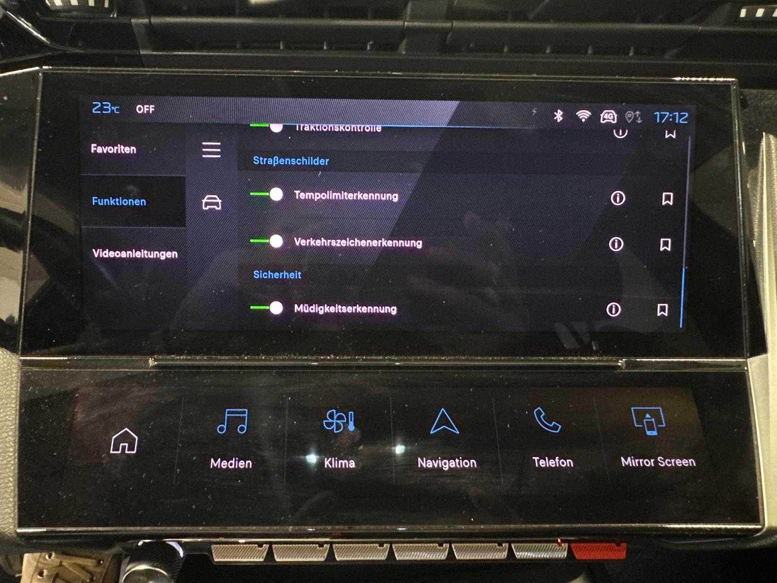 PEUGEOT 308 1.2 PureTech Allure Pack-image-19
