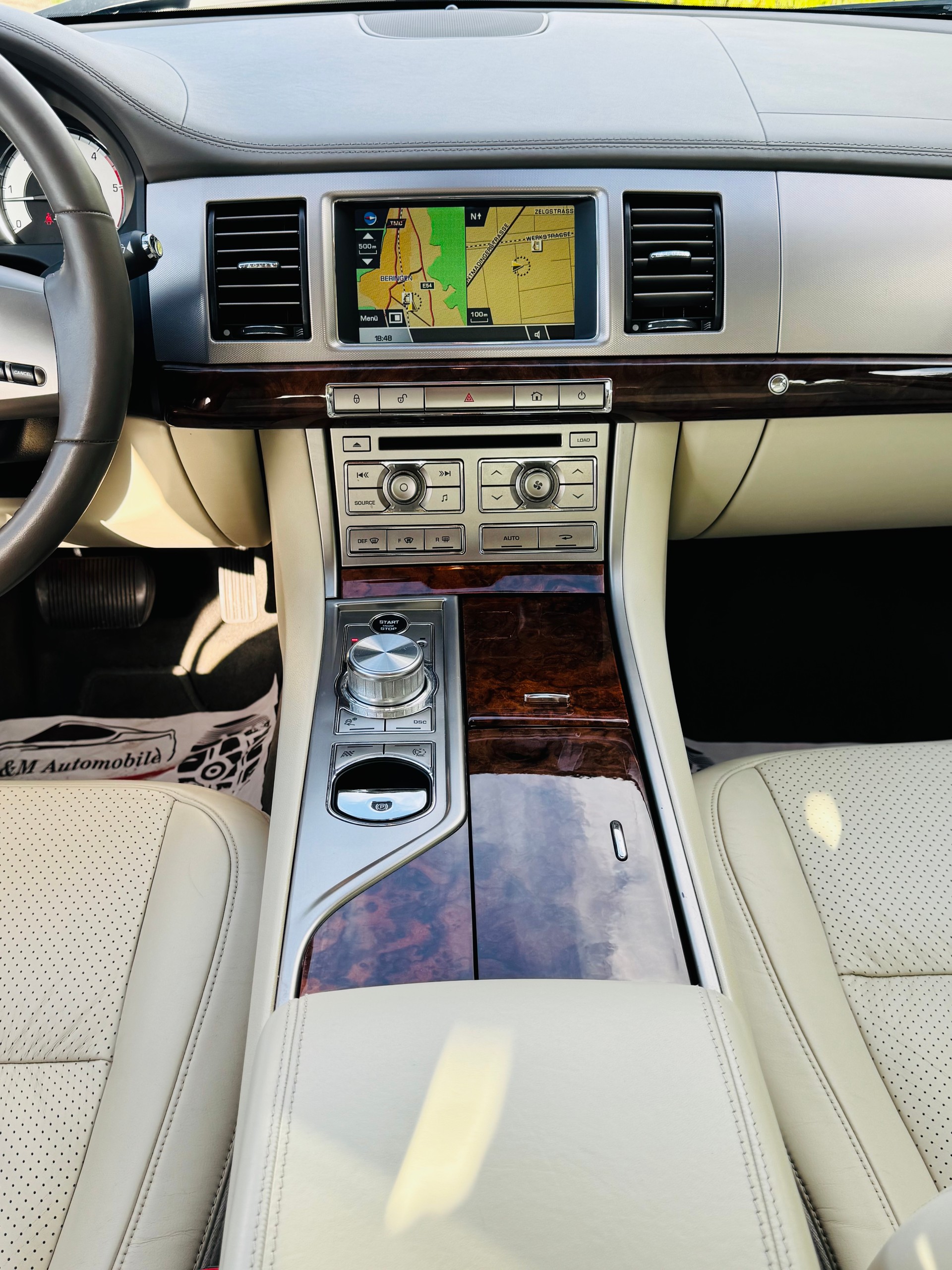 JAGUAR XF 3.0d S V6 Premium Luxury-image-9