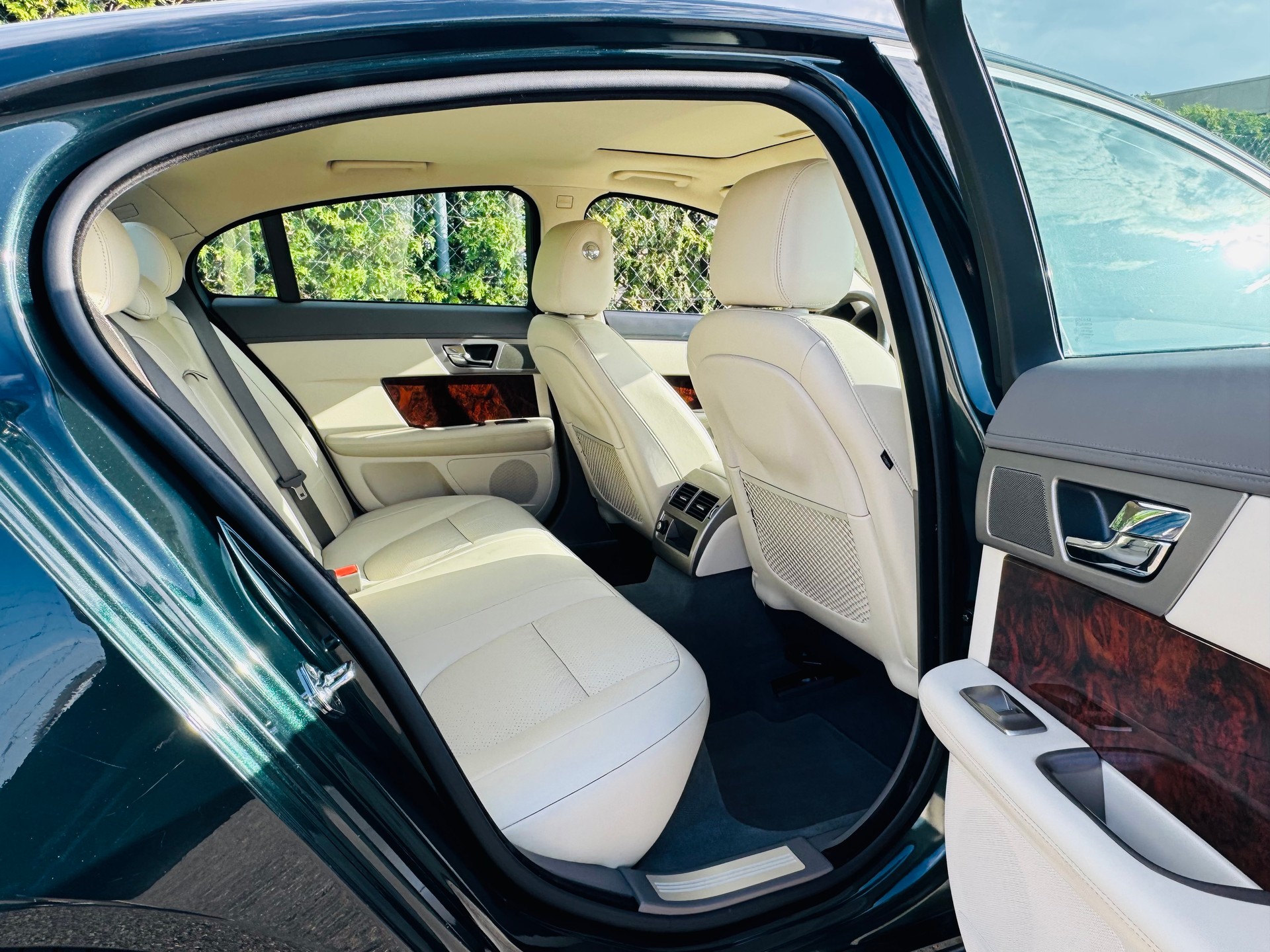 JAGUAR XF 3.0d S V6 Premium Luxury-image-12
