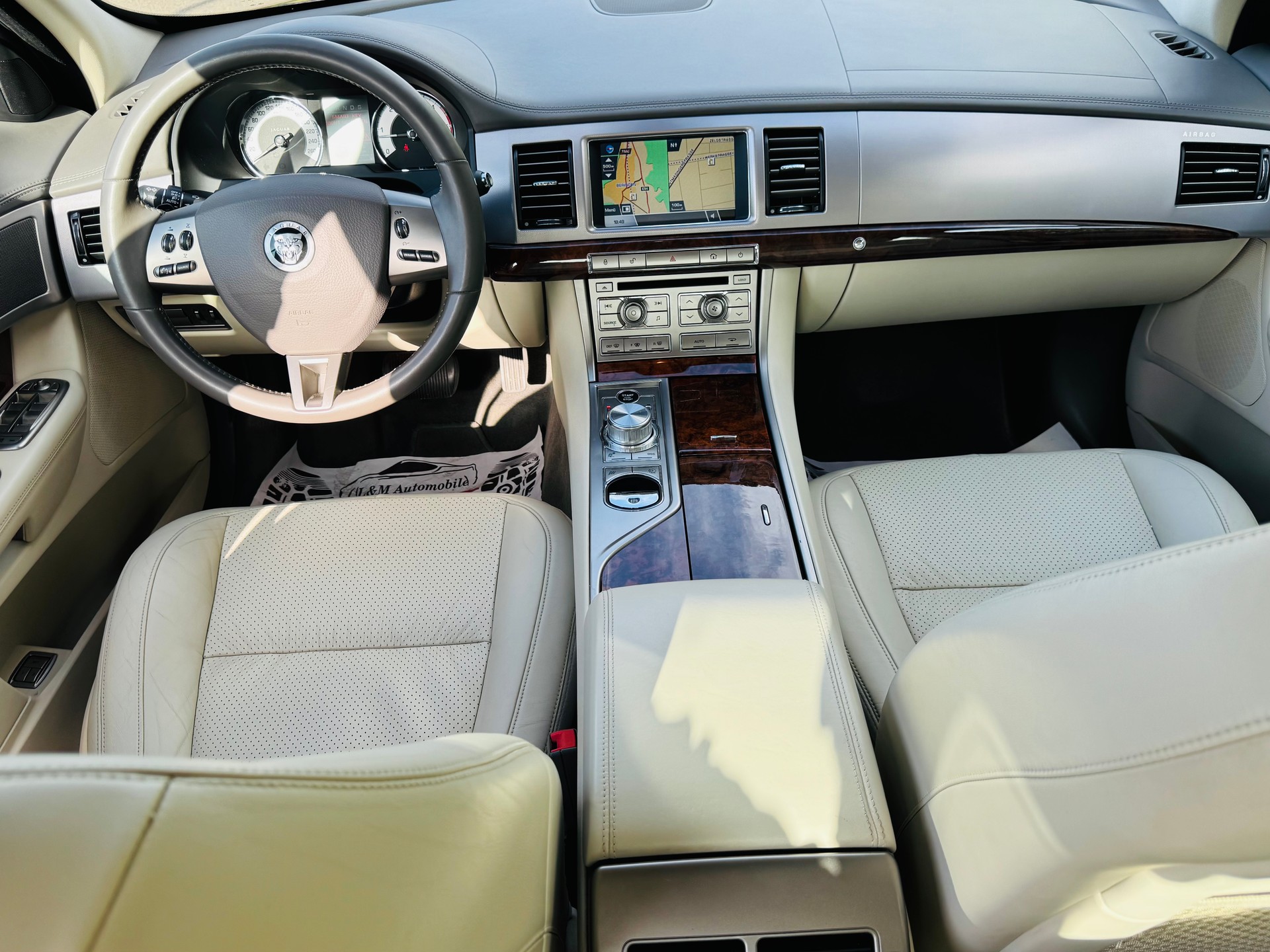 JAGUAR XF 3.0d S V6 Premium Luxury-image-8